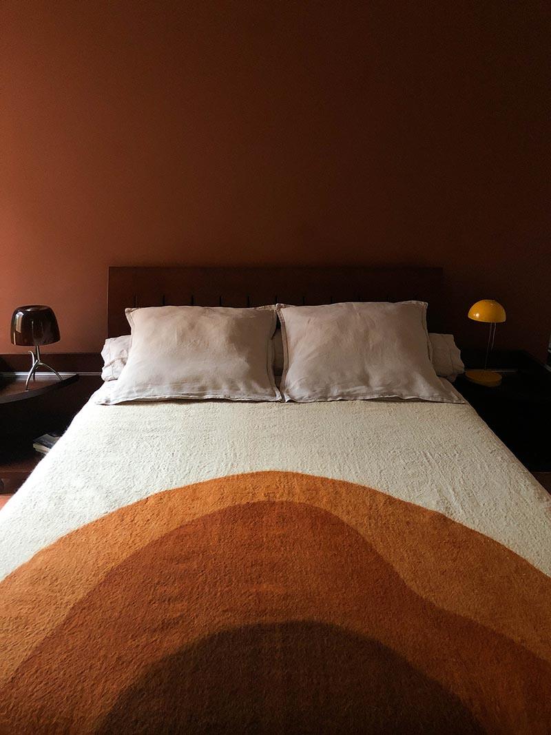- Handspun and handwoven orange and brown bedcover 
- 100% Siroua wool, an endangered sheep living in a volcanic massif with very long wool fibers, located less than 100 km from the weavers' village
- decorative motifs painted by hand with henna