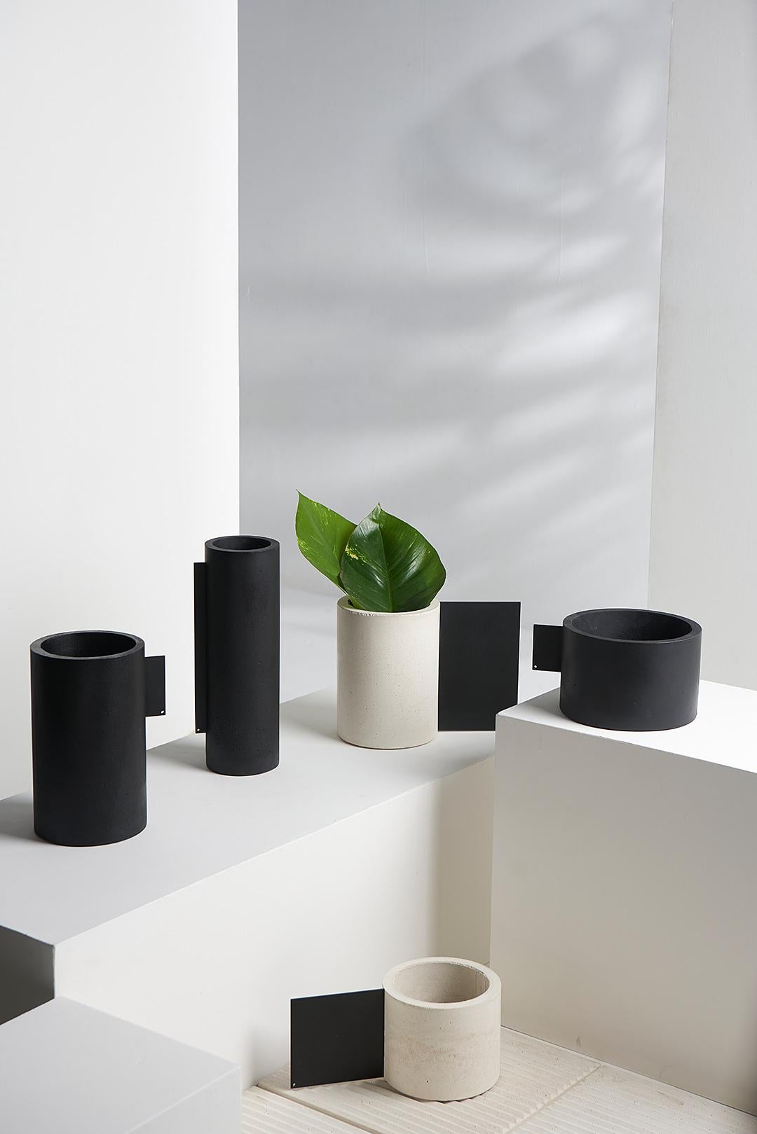 Brasiliano Collection'S, Set di 5 vasi in cemento bianco e nero in vendita