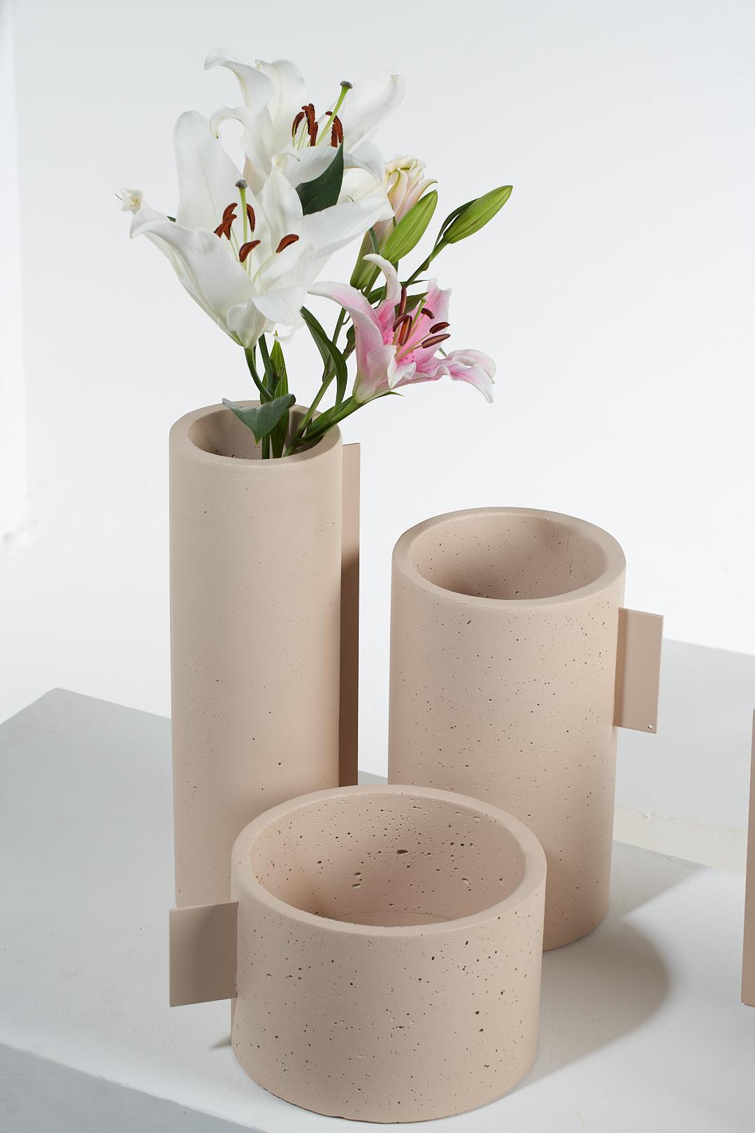The Collective, ensemble de 5 pots en béton nude en vente 6