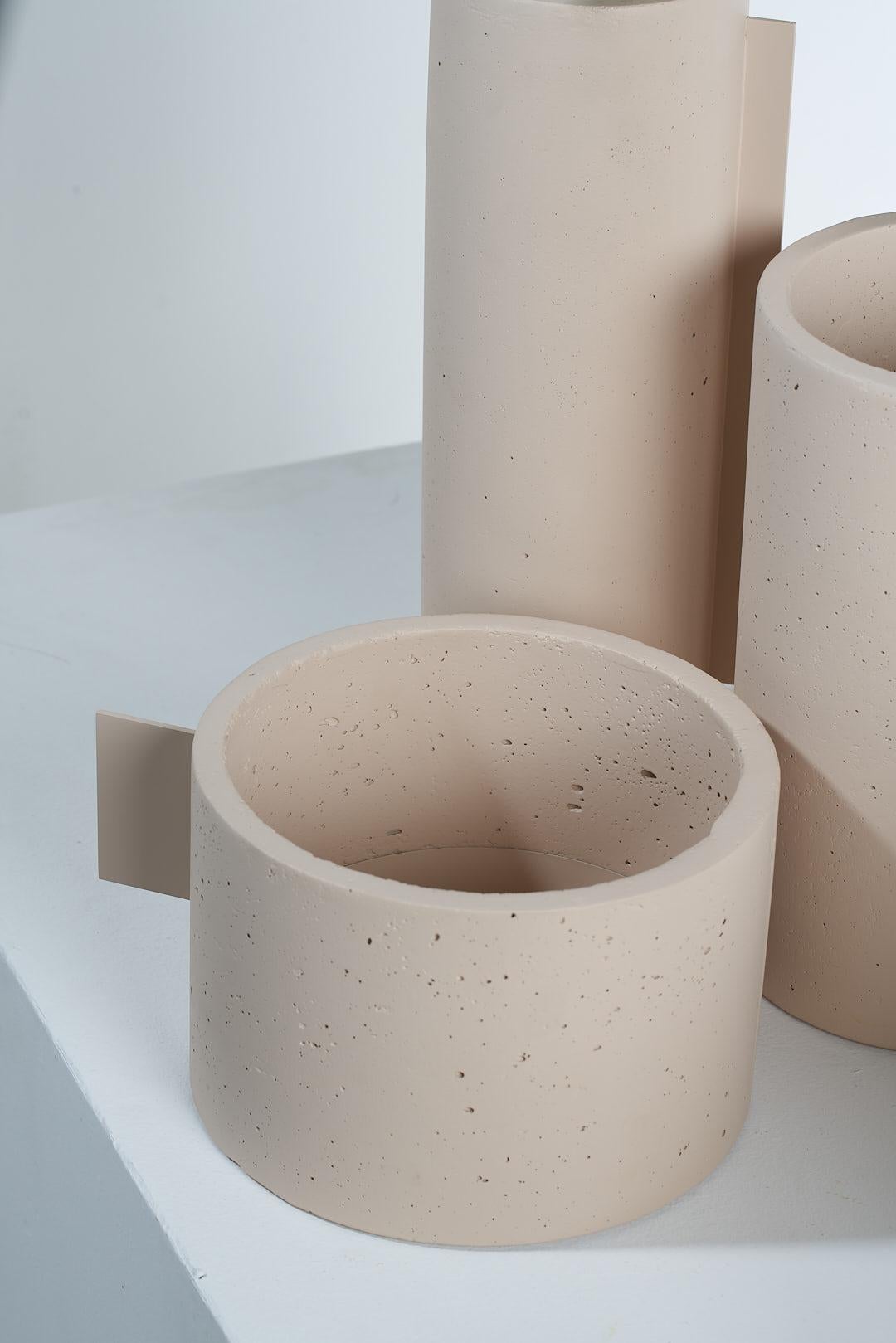 The Collective, ensemble de 5 pots en béton nude en vente 7