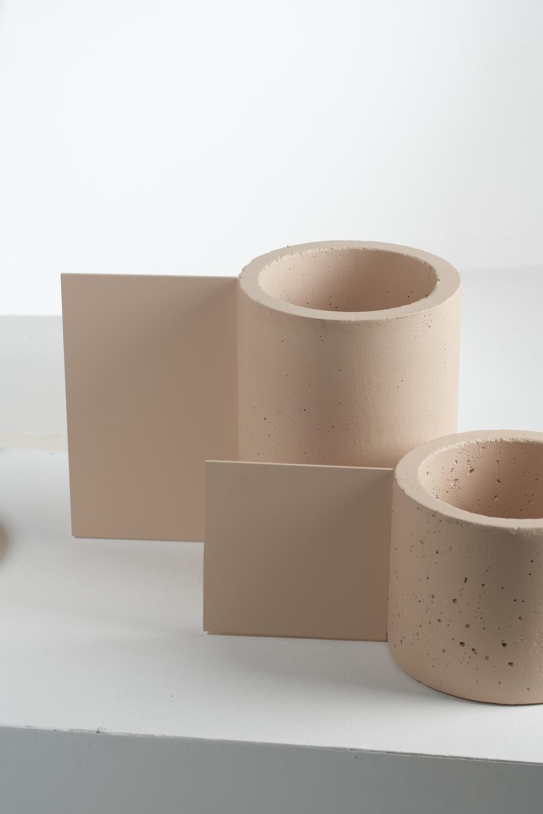 The Collective, ensemble de 5 pots en béton nude en vente 9