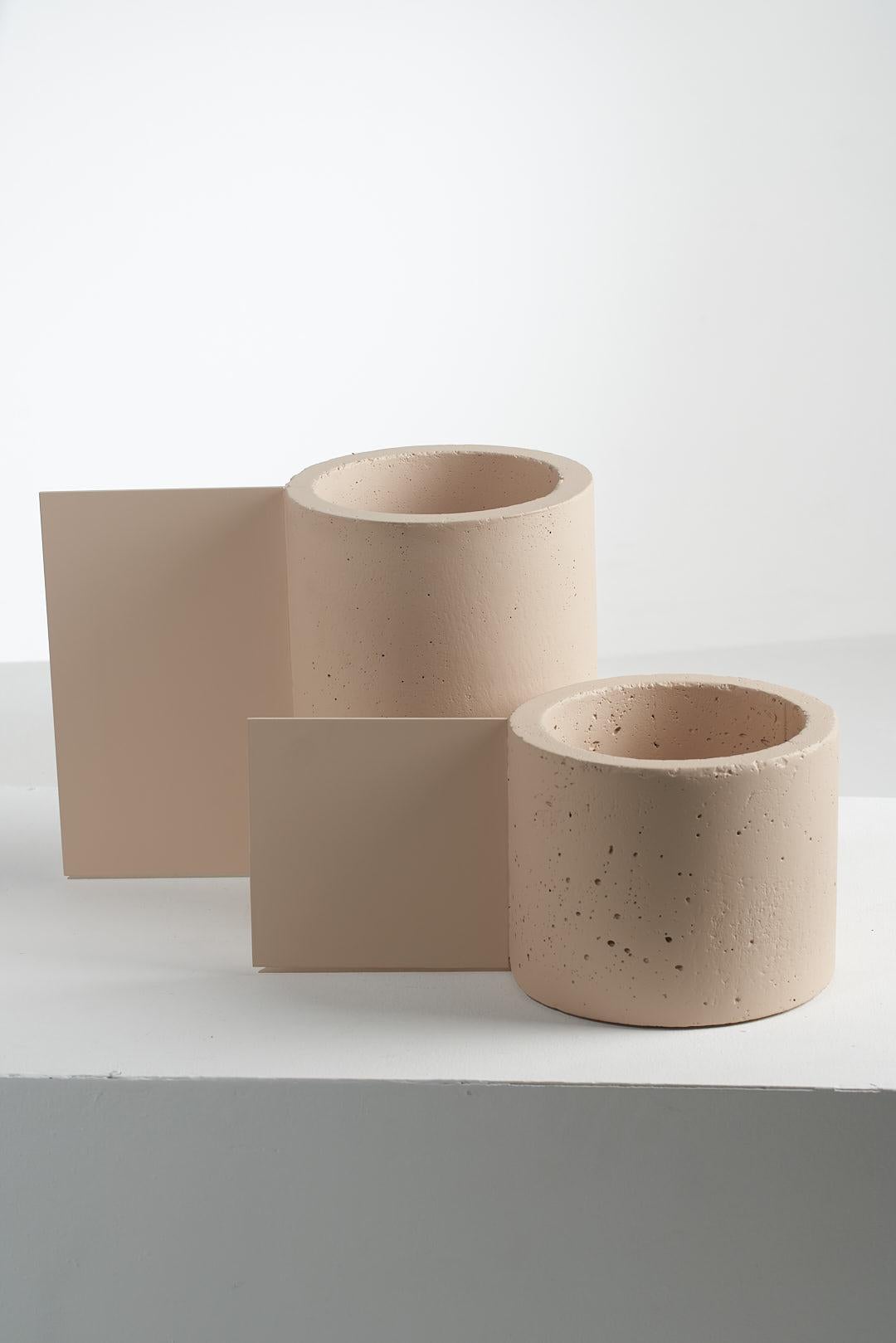 The Collective, ensemble de 5 pots en béton nude en vente 10