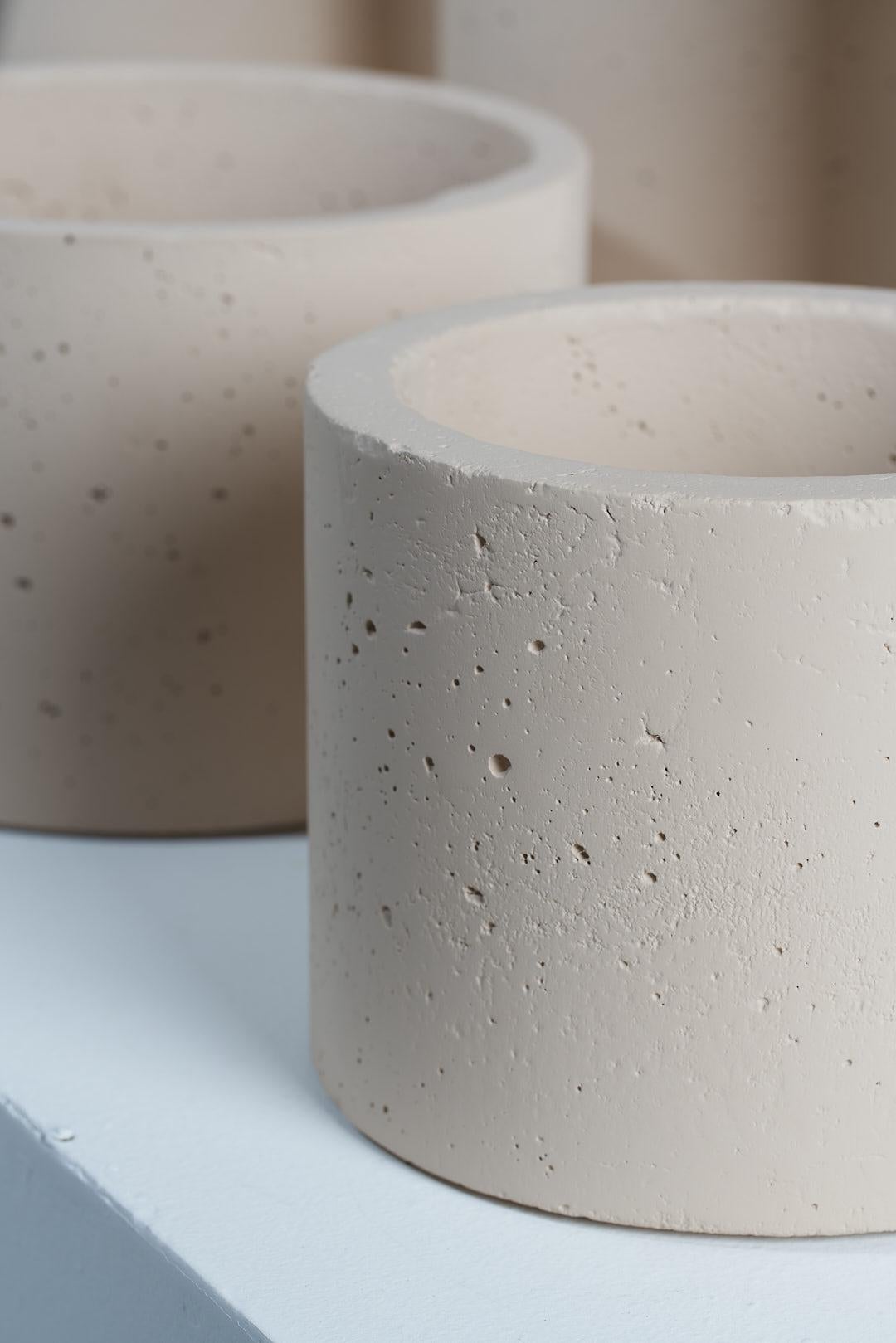 Brésilien The Collective, ensemble de 5 pots en béton nude en vente
