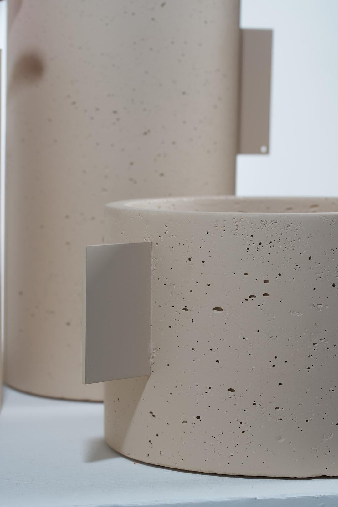 The Collective, ensemble de 5 pots en béton nude en vente 1