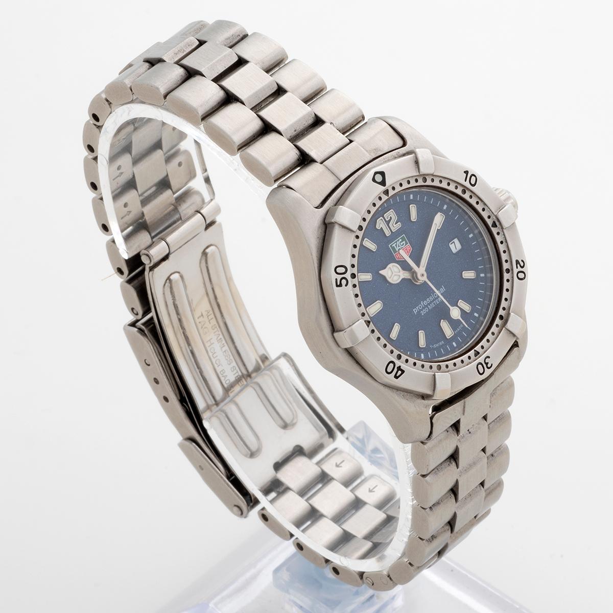Our neo vintage ladies Tag Heuer 2000, reference WM1311, features a 29mm exc crown stainless steel case, rotating bezel and stainless steel bracelet. Notable to this example is the scarce and very attractive blue 