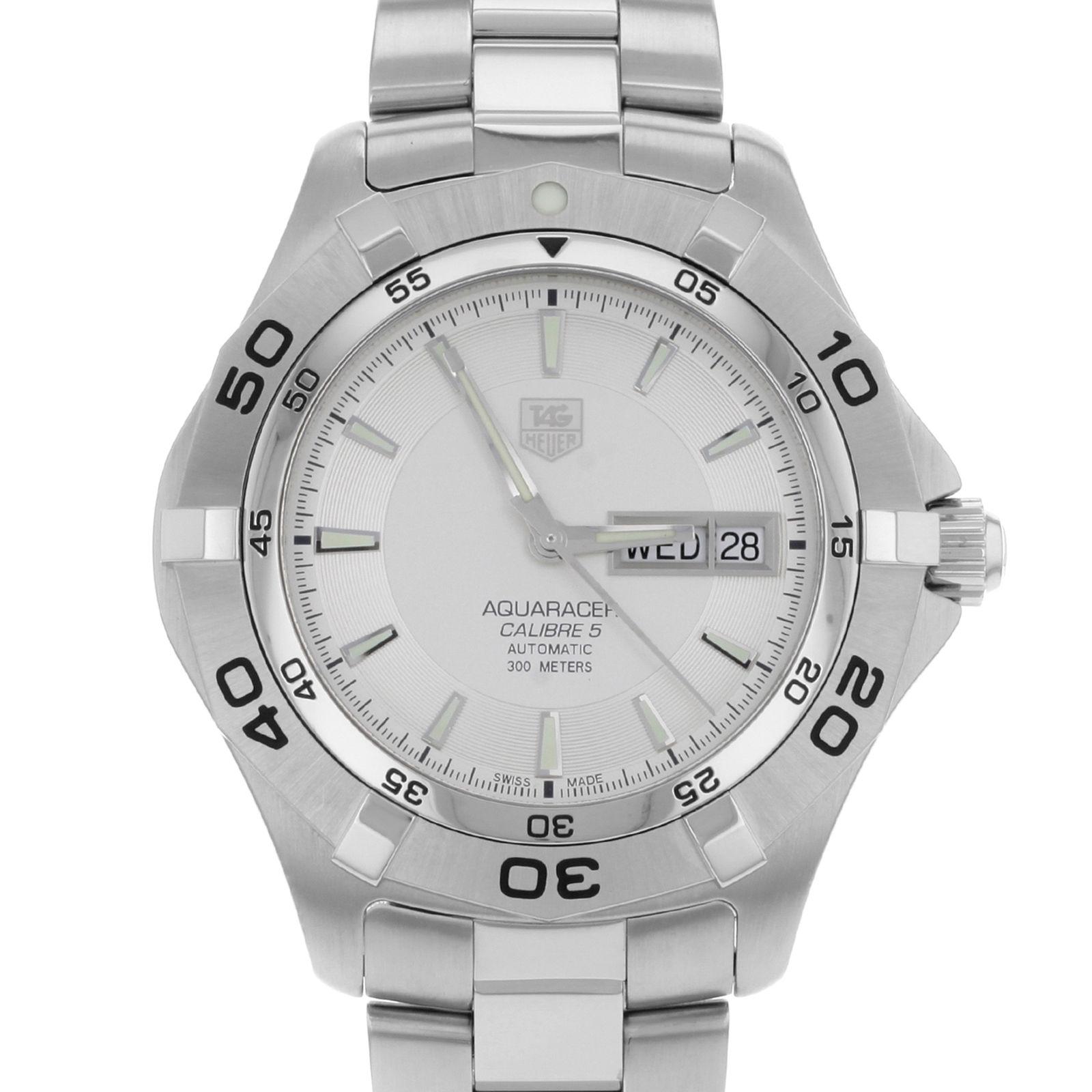 (10119)
This display model TAG Heuer 2000 WAF2011.BA0818 is a beautiful men's timepiece that is powered by an automatic movement which is cased in a stainless steel case. It has a round shape face, day & date dial and has hand sticks style markers.