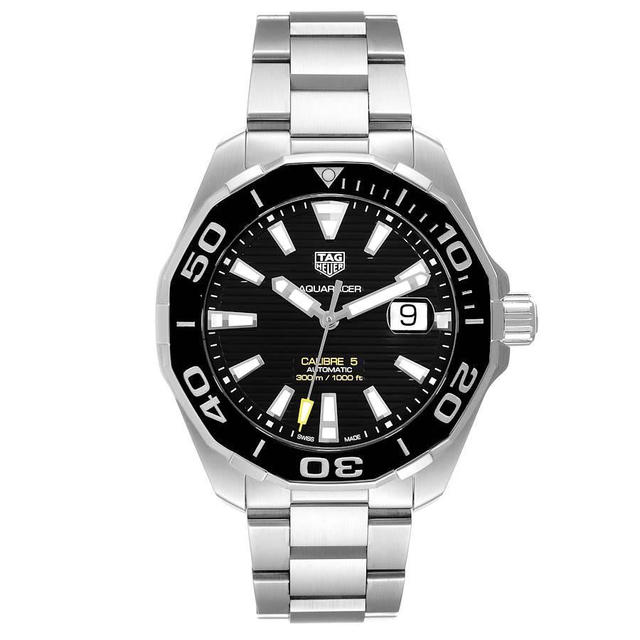 Tag Heuer Aquaracer Calibre 5 Schwarzes Zifferblatt Herrenuhr WAY201A Box Card. Automatisches Uhrwerk mit Selbstaufzug. Gehäuse aus Edelstahl mit einem Durchmesser von 43,0 mm. Schwarze, einseitig drehbare Lünette. Kratzfestes Saphirglas. Schwarzes