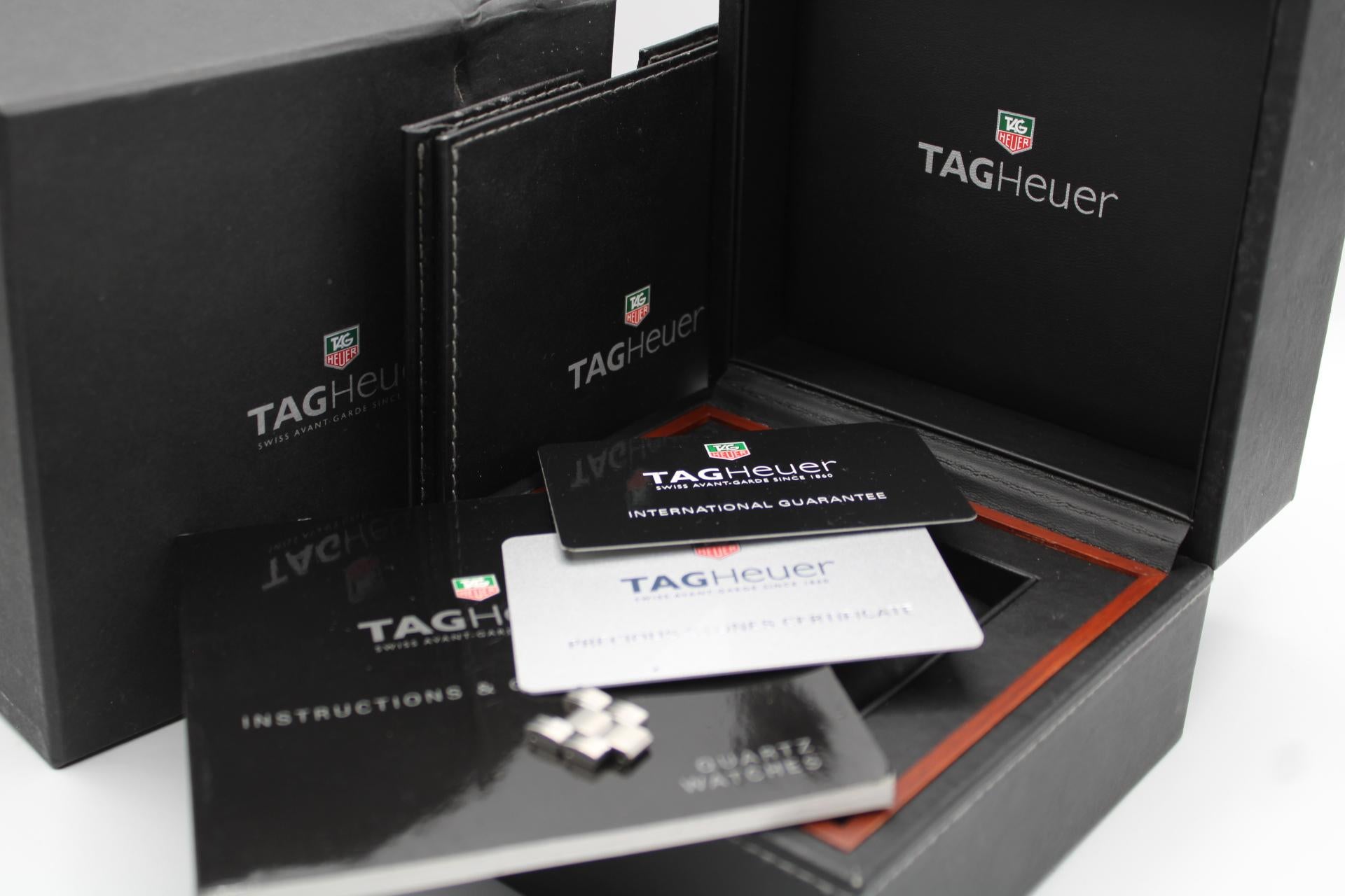 This Tag Heuer Lady Aquaracer has recently had a battery change and a polish. Presented as a complete full set with both inner and outer boxes, wallet, manual, precious stone certificate and warranty card dated 2007. Offered with our 12-month