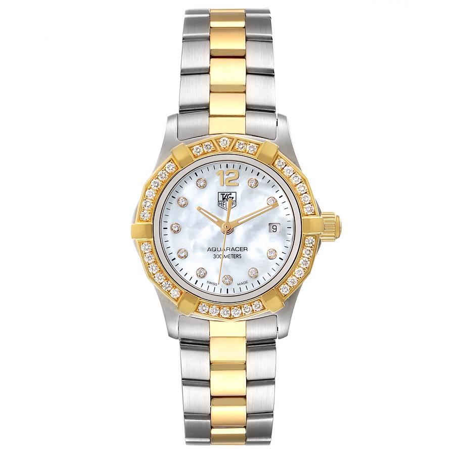 TAG Heuer Aquaracer Stahl Gelbgold MOP Diamant Damenuhr WAF1450 Karte. Quarzwerk. Gehäuse aus Edelstahl und 18 Karat Gelbgold mit einem Durchmesser von 26,0 mm. Gehäusedicke: 9 mm. Einseitig drehbare Diamantlünette aus 18 Karat Gelbgold. Kratzfestes