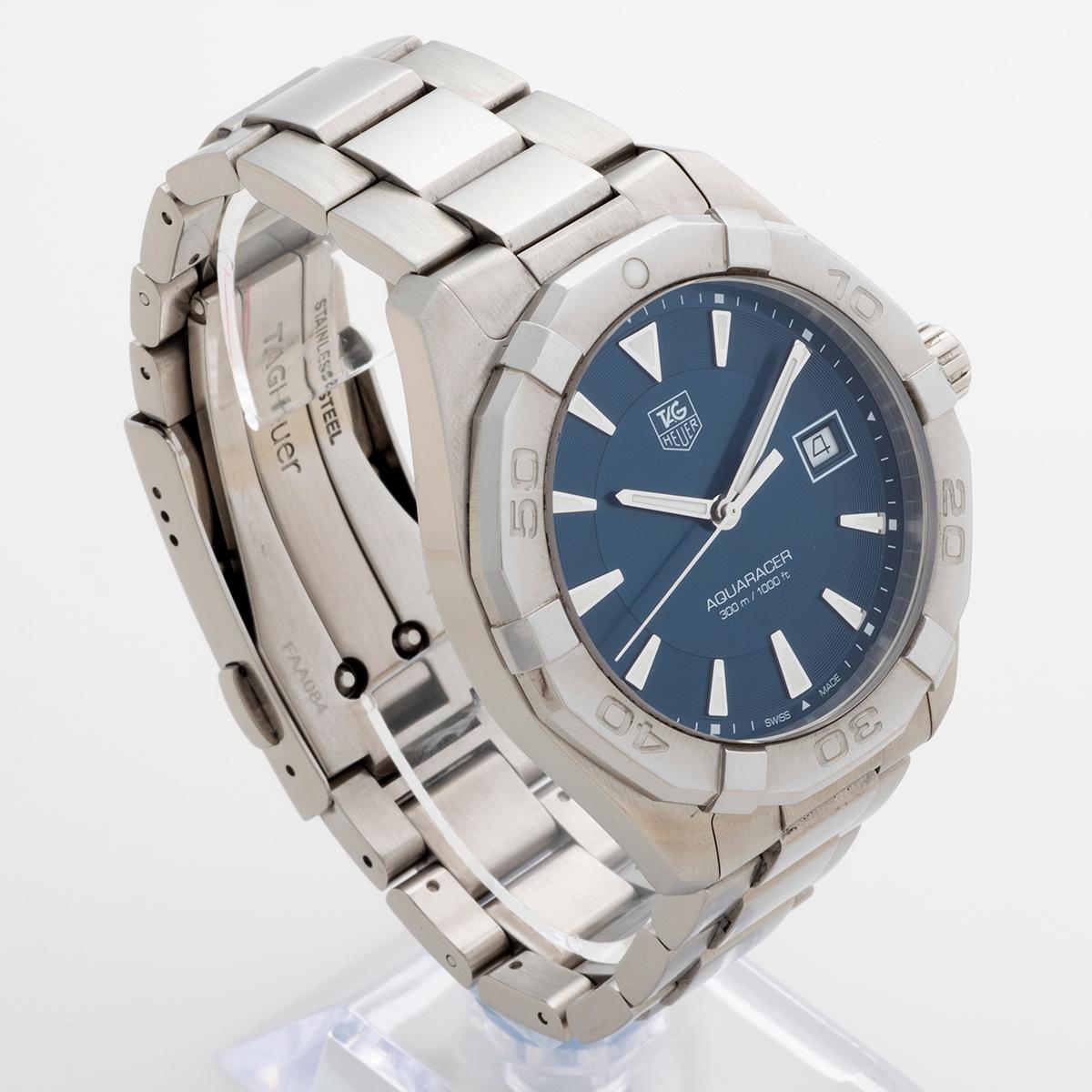Our Tag Heuer Aquaracer reference WAY1112 features a 41mm stainless steel case with very attractive blue dial and date function, with stainless steel bracelet and is powered by a quartz movement. Presented in outstanding condition , with only light