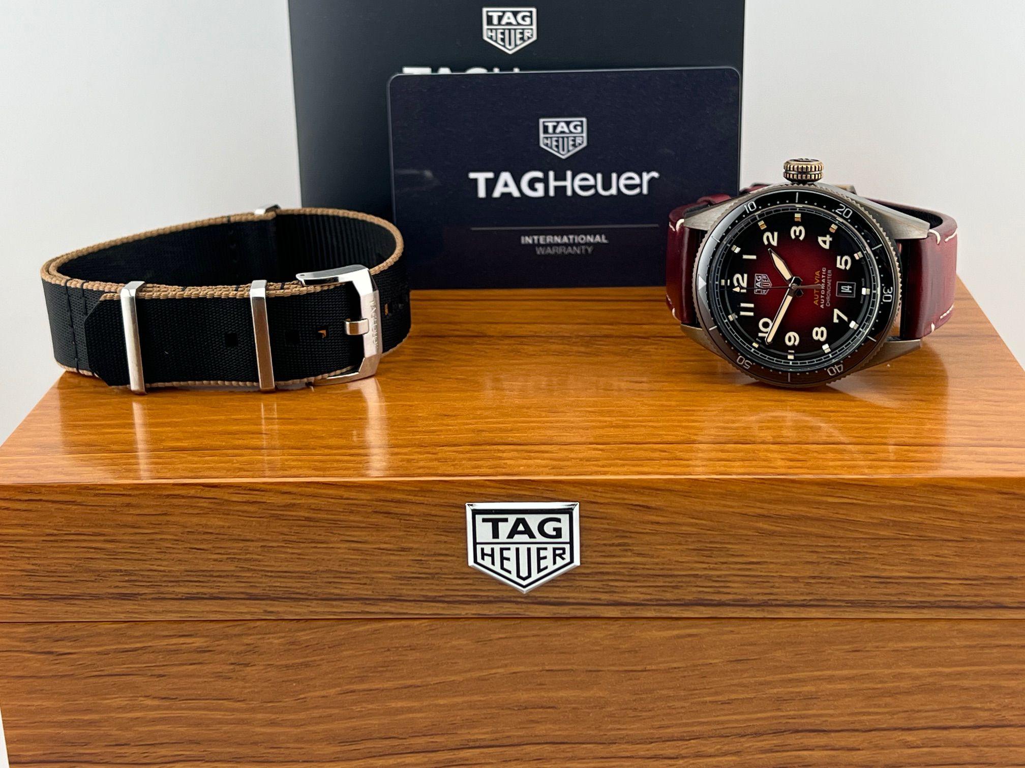 TAG Heuer Autavia Automatic WBE5192.FC8300 42mm Rotes Zifferblatt Bronze Box Papier im Angebot 8