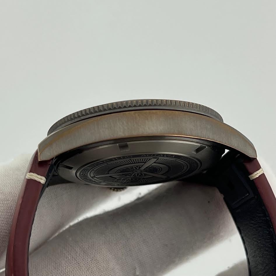 TAG Heuer Autavia Automatic WBE5192.FC8300 42mm Rotes Zifferblatt Bronze Box Papier im Angebot 4