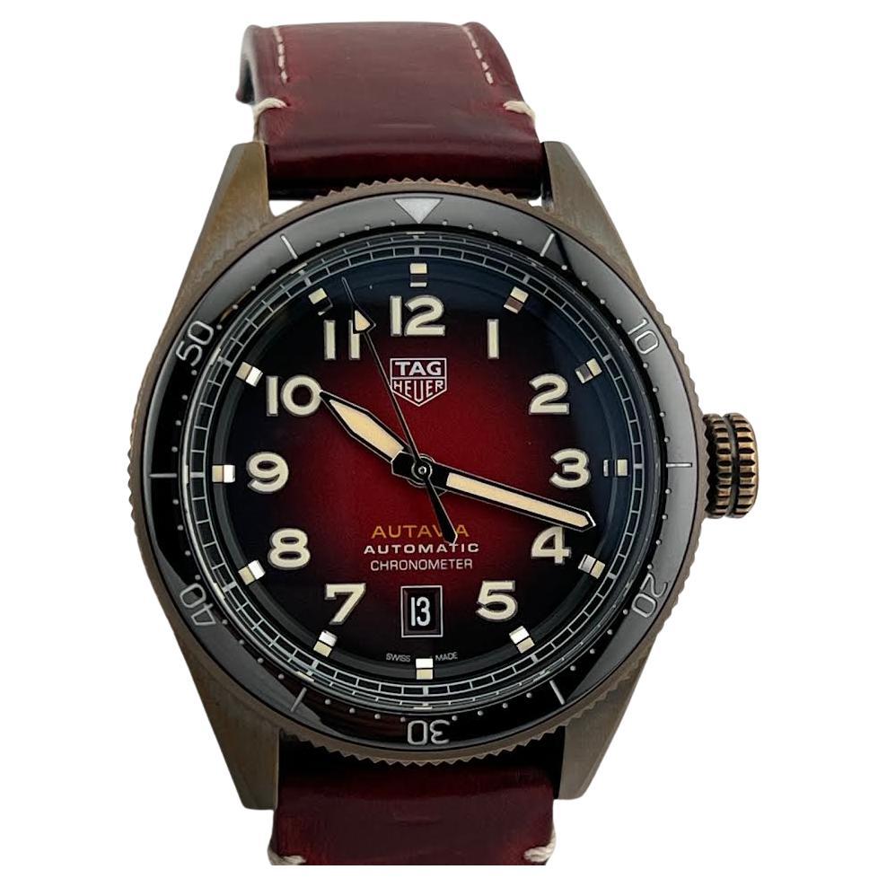 TAG Heuer Autavia Automatic WBE5192.FC8300 42mm Rotes Zifferblatt Bronze Box Papier im Angebot