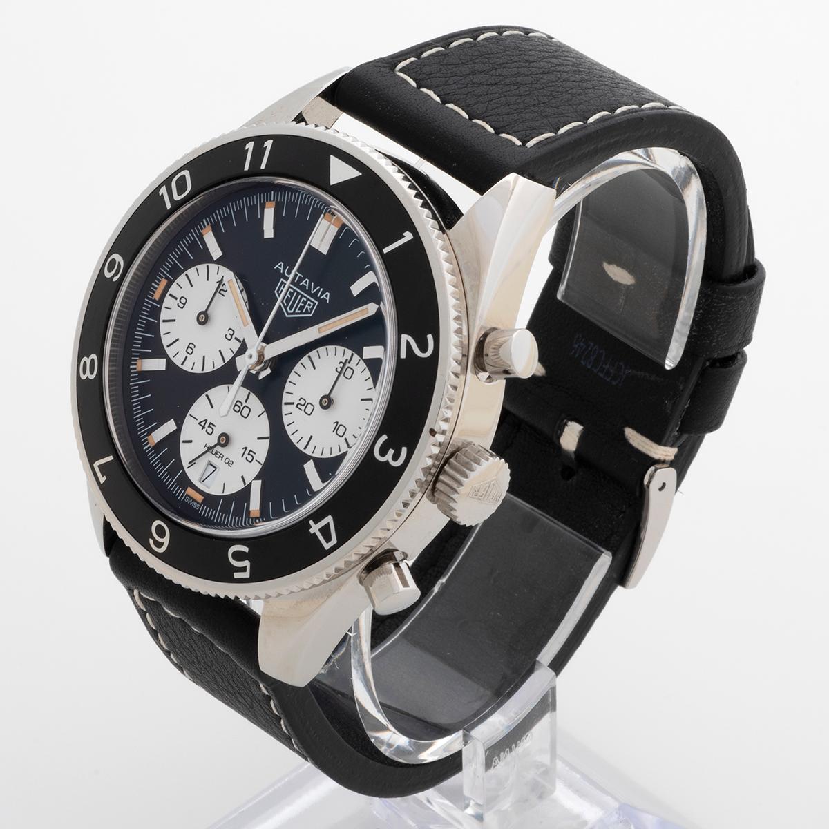 Tag Heuer Autavia Ref CBE2110, Caja de 42 mm, Movimiento Cal H02, Esfera Panda, c2017 en Excelente estado para la venta en Canterbury, England