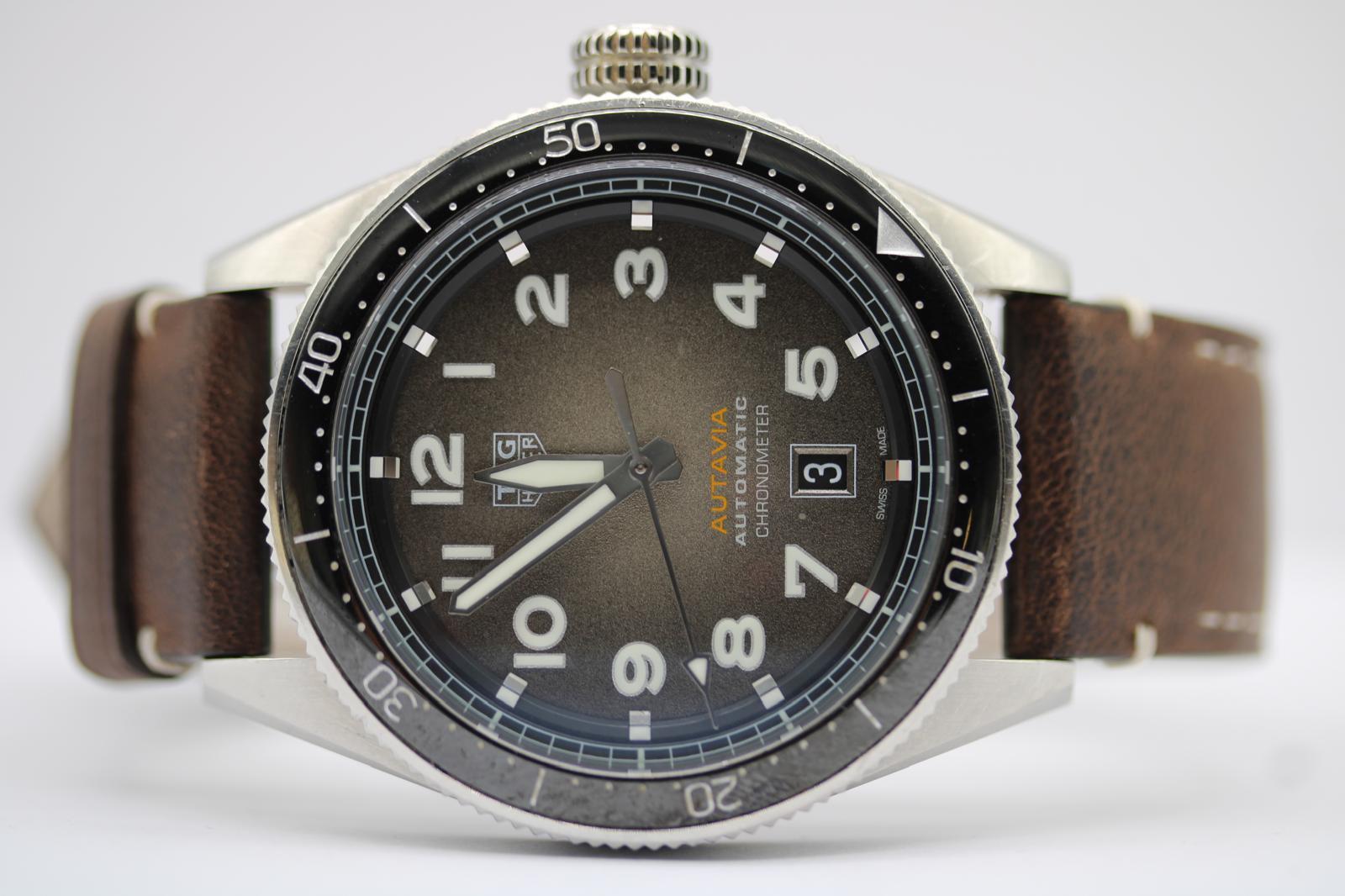 Tag Heuer Autavia WBE5114.FC8266  42mm  Smoky Brown Dial  Full Set (2022) im Angebot 9
