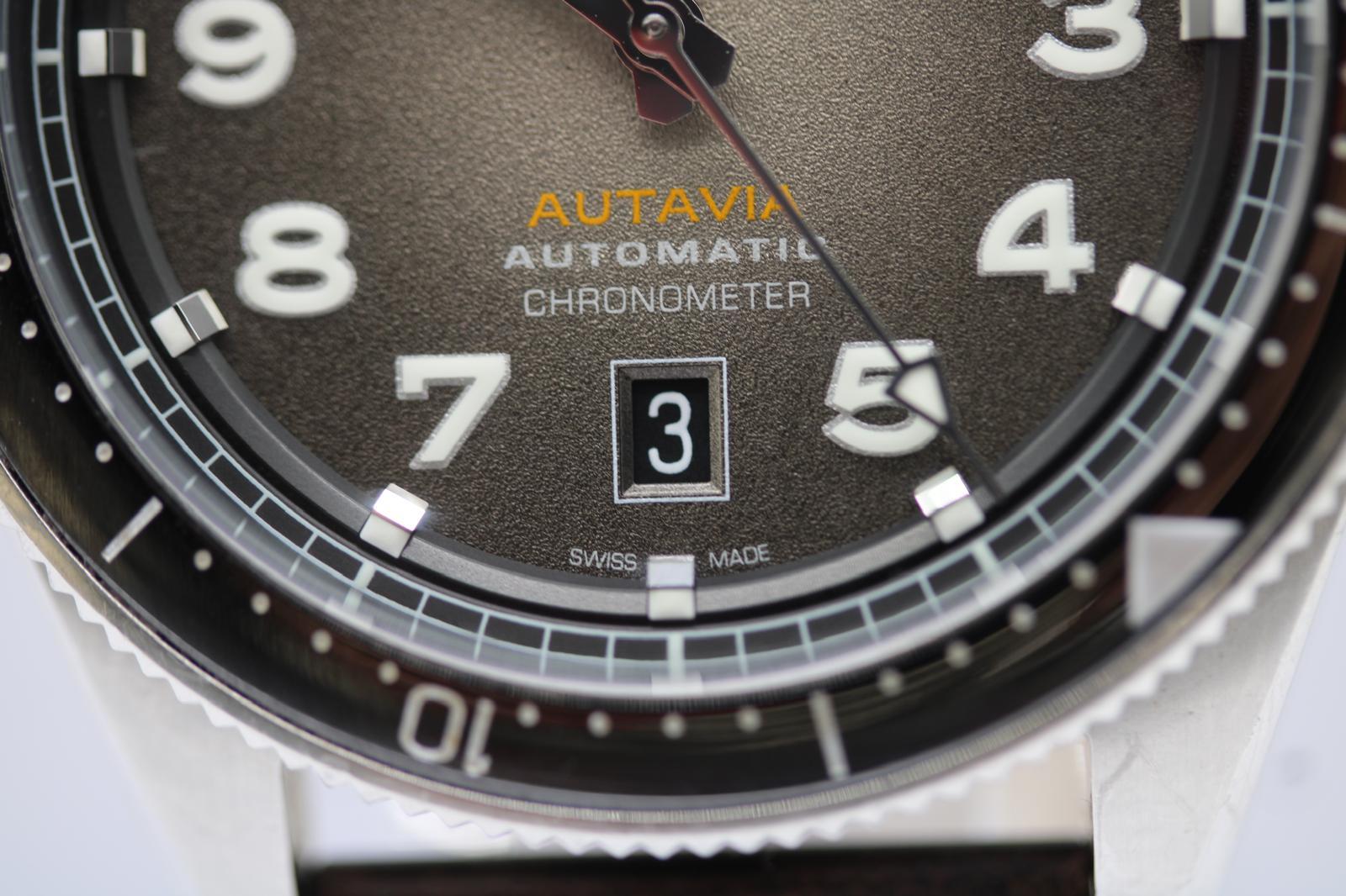 Tag Heuer Autavia WBE5114.FC8266  42mm  Smoky Brown Dial  Full Set (2022) im Zustand „Hervorragend“ im Angebot in London, GB