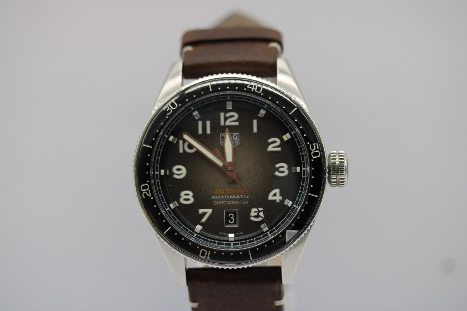 Tag Heuer Autavia WBE5114.FC8266  42mm  Smoky Brown Dial  Full Set (2022) im Angebot 2