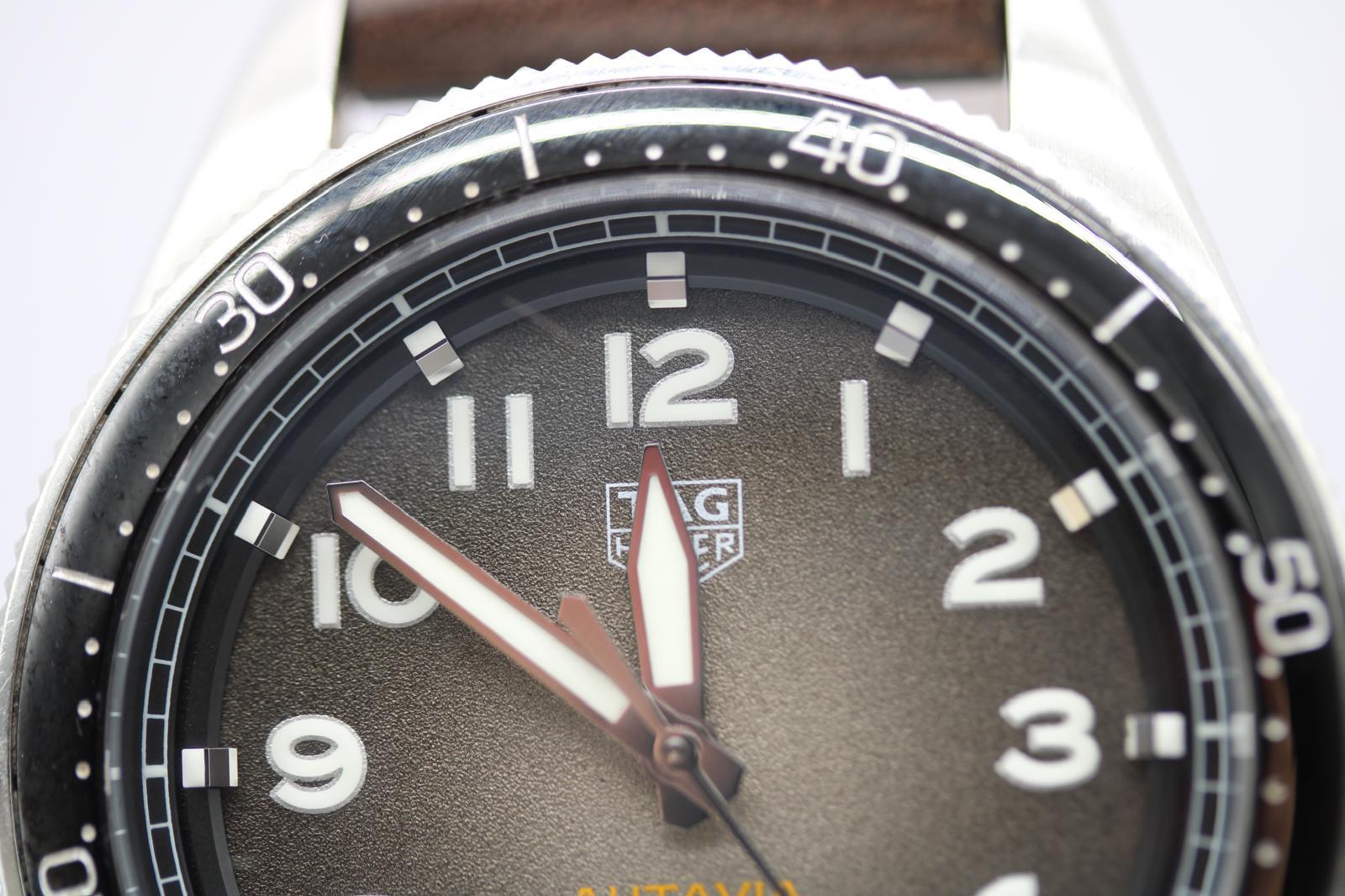 Tag Heuer Autavia WBE5114.FC8266  42mm  Smoky Brown Dial  Full Set (2022) im Angebot 3
