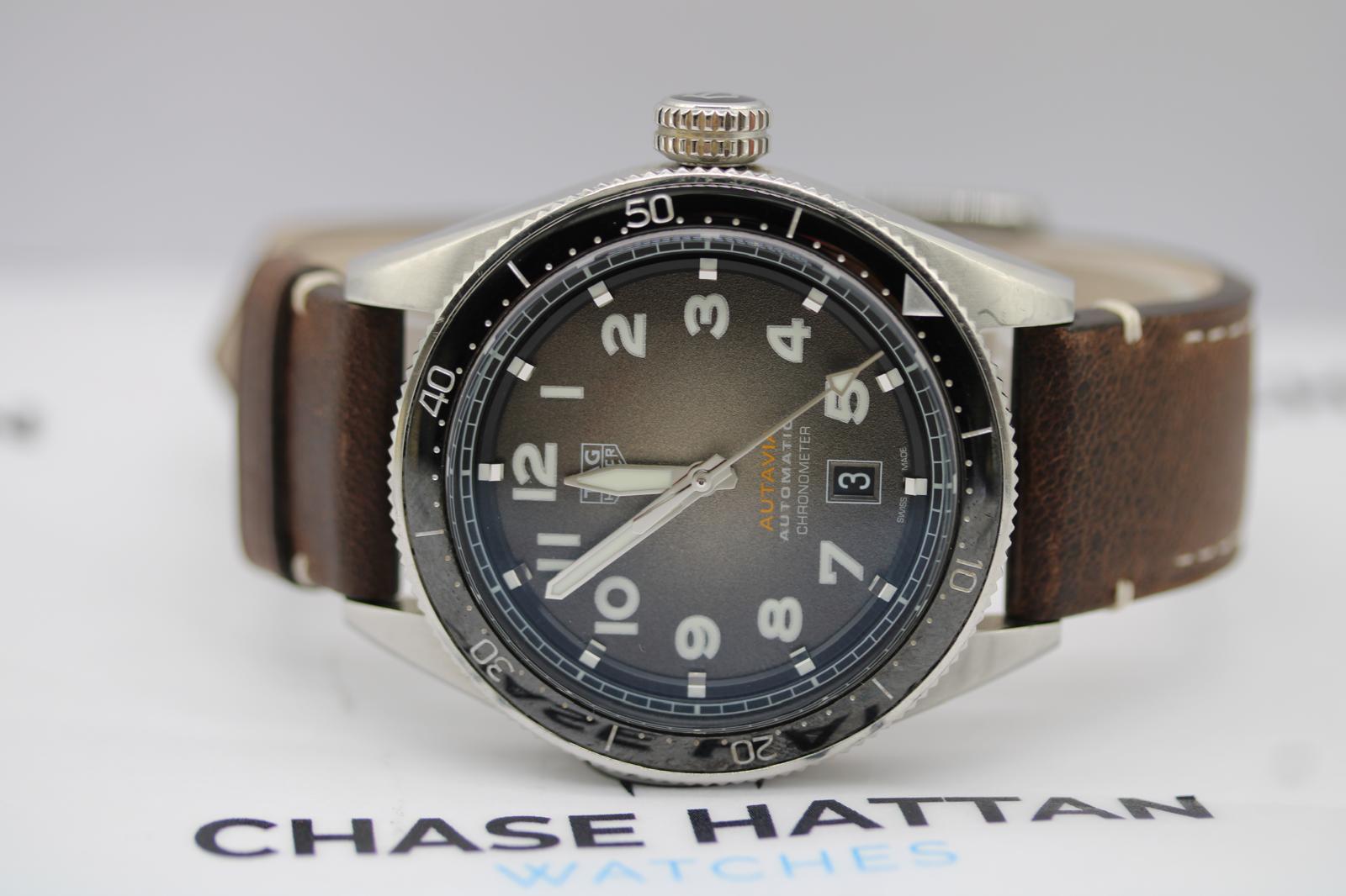 Tag Heuer Autavia WBE5114.FC8266  42mm  Smoky Brown Dial  Full Set (2022) im Angebot 4