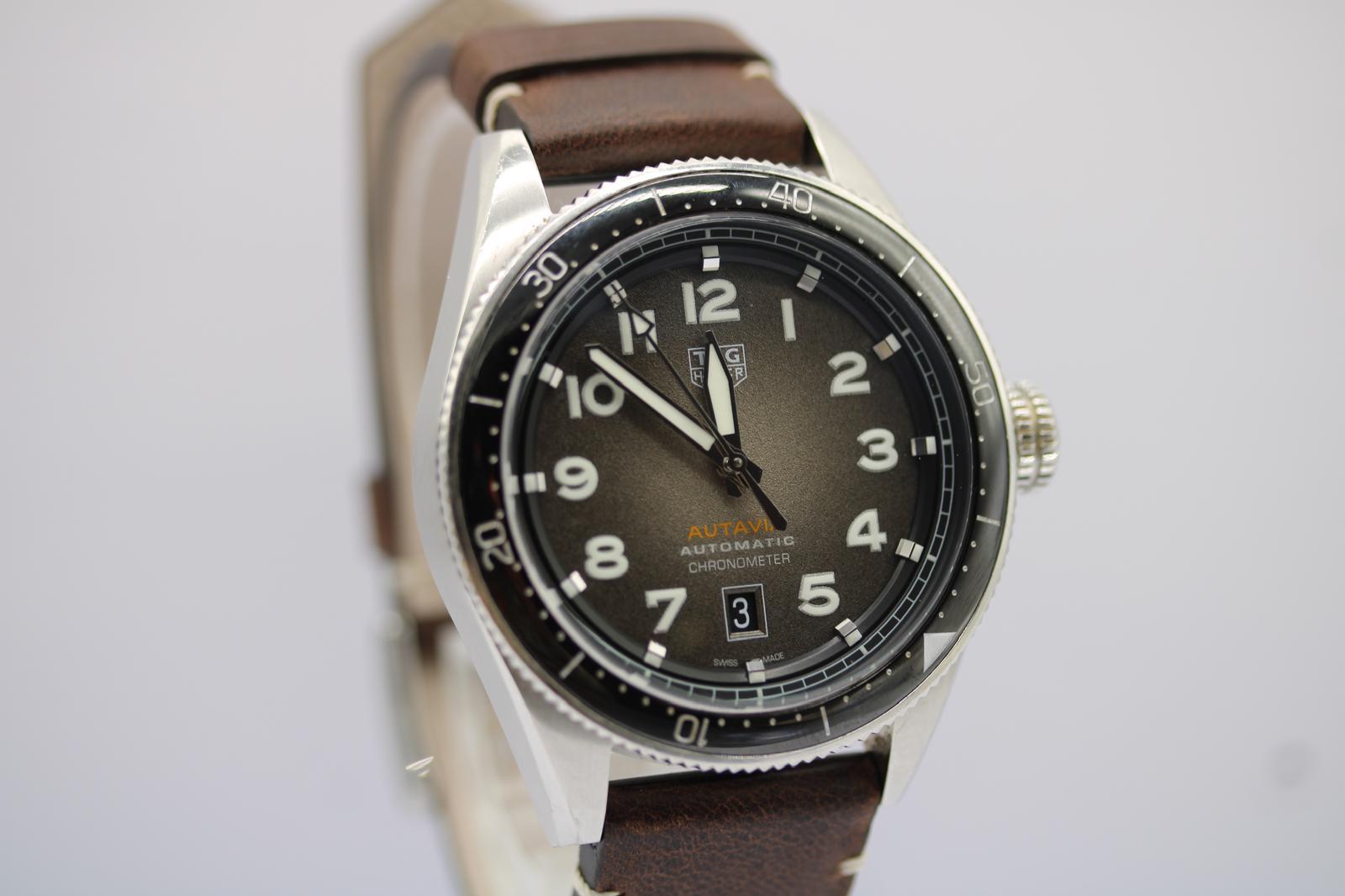Tag Heuer Autavia WBE5114.FC8266  42mm  Smoky Brown Dial  Full Set (2022) im Angebot 5
