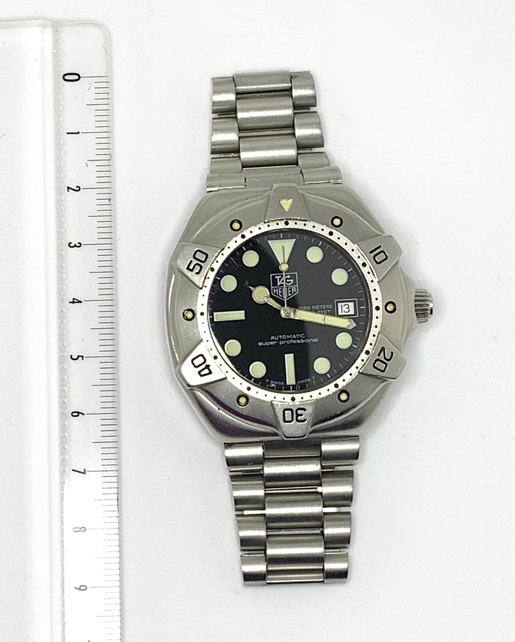 Tag Heuer
automatisch super professionell
1000 Meter
Ref 840.006-2
Stahl/Armbandstahl
schwarzes Zifferblatt.
Datum 3 Stunden
seltene automatische Version
um 1990
1800 Euro