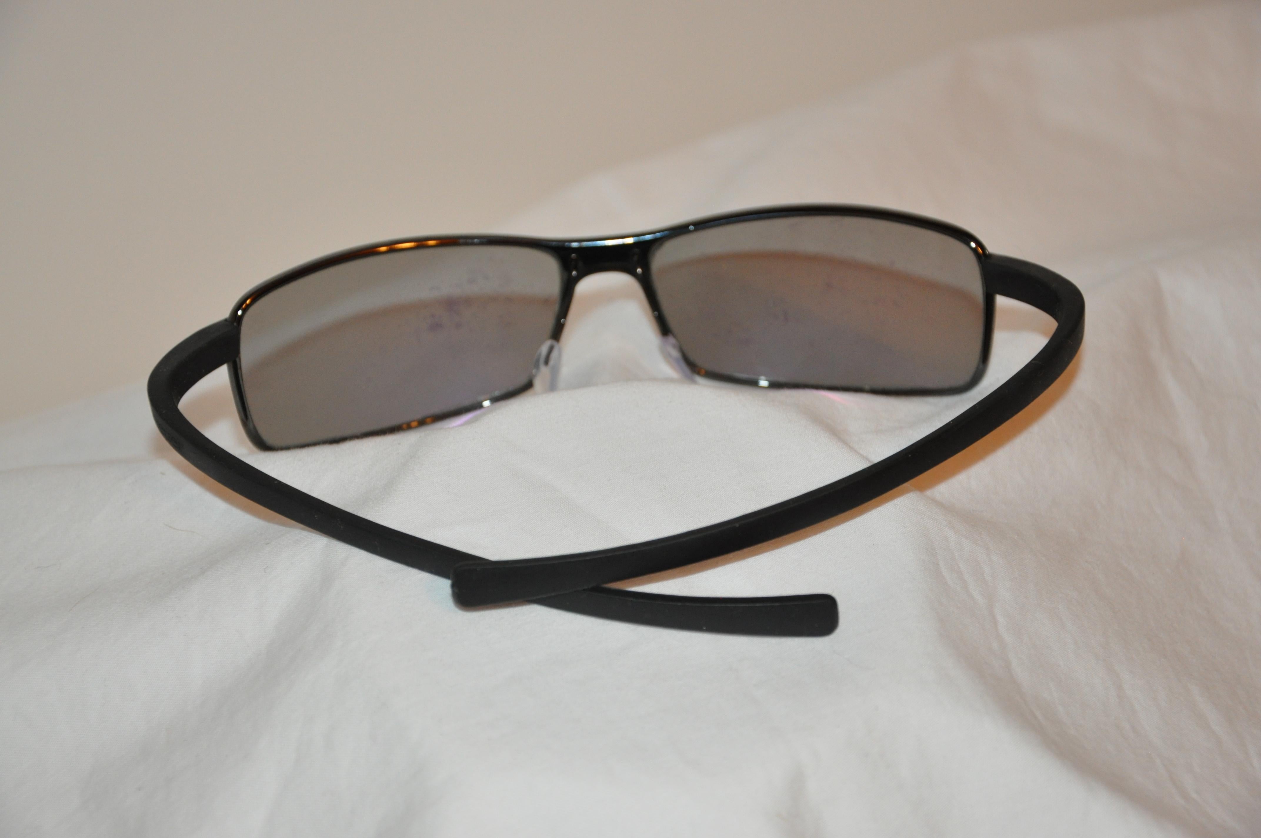 Tag Heuer Black Metal Frame with Rubber Wrap-Around Arms Sunglasses In Fair Condition In New York, NY