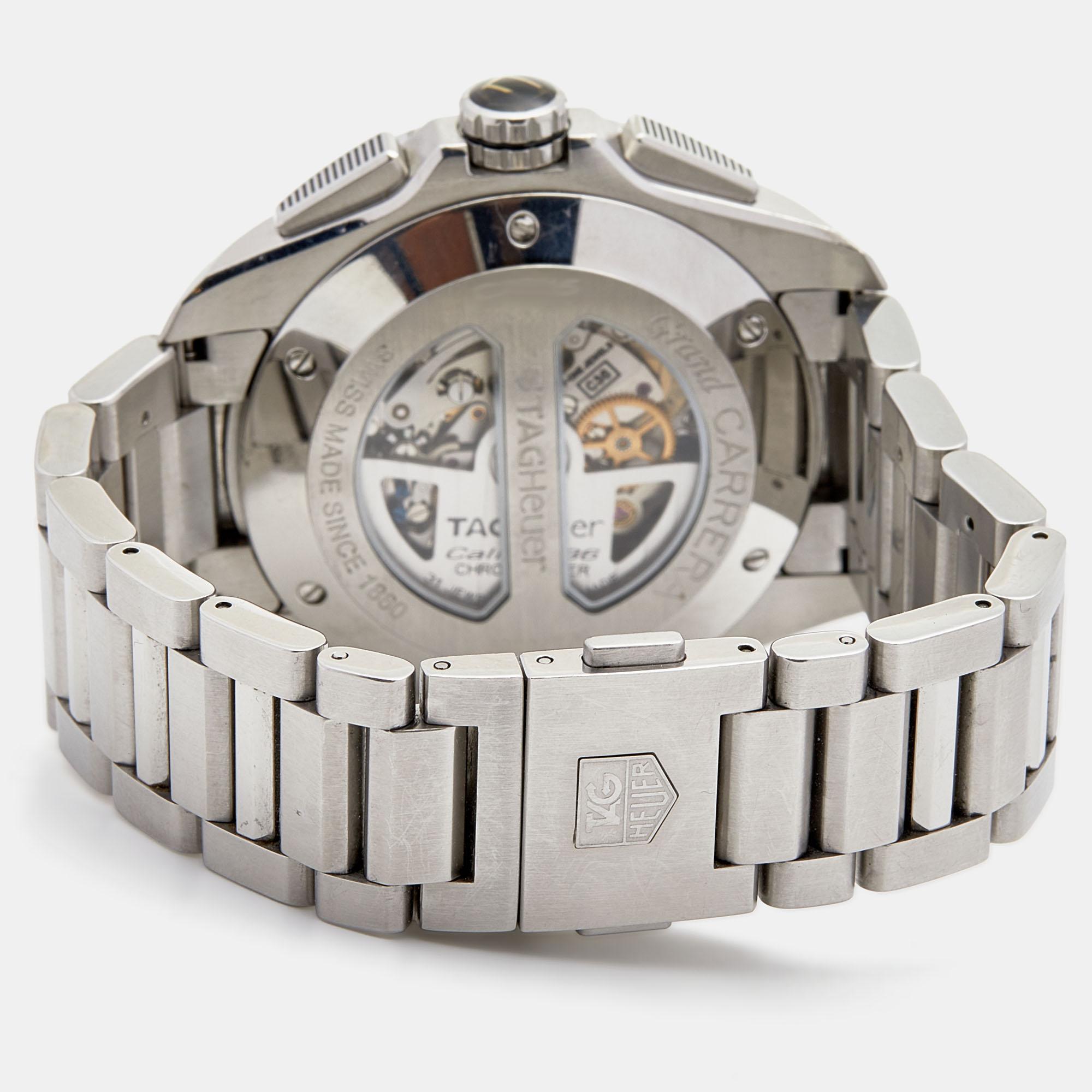 Keep your look cool and dashing with this sophisticated Tag Heuer Carrera wristwatch. The watch combines a blue dial featuring luminous hands, and index hour markers with a stainless steel case and a stainless steel bezel with tachymetric markings.