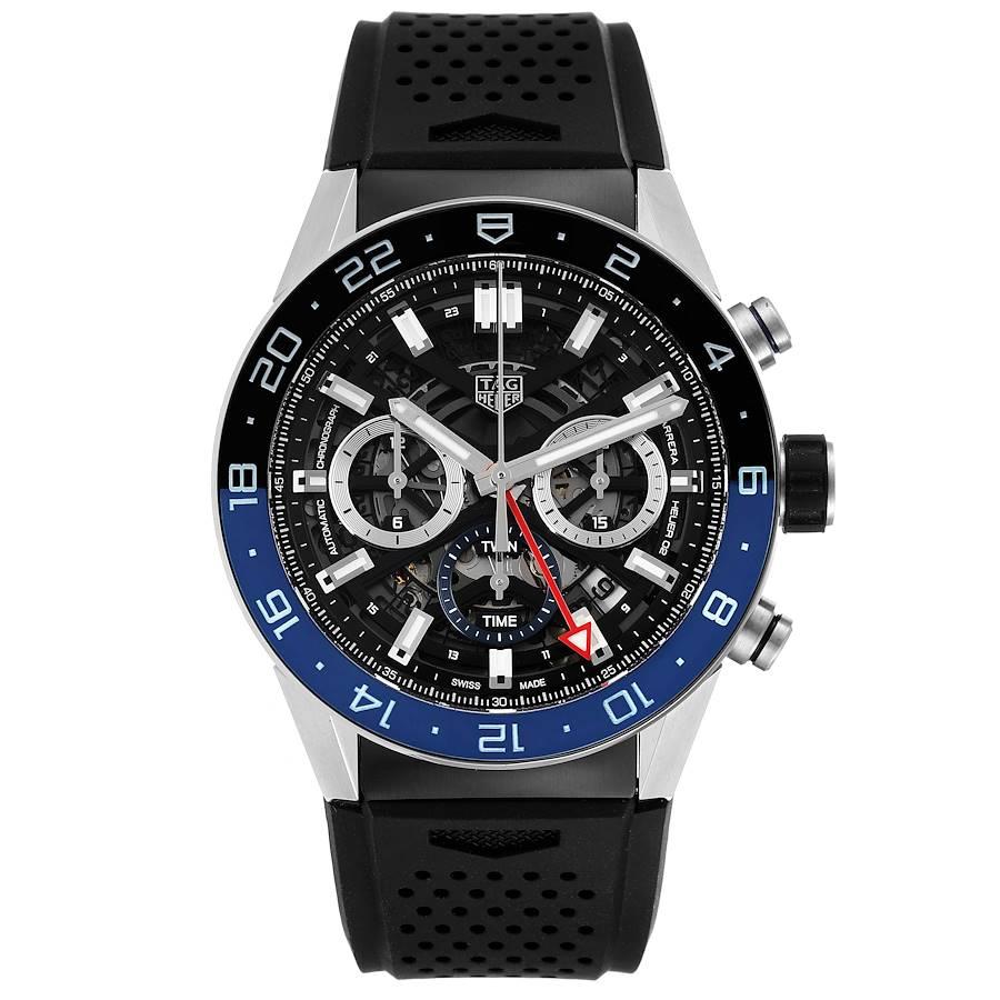 Tag Heuer Carrera Batman Lünette Chronograph Herrenuhr CBG2A1Z Ungetragen. Automatisches Chronographenwerk mit Selbstaufzug. Gehäuse aus rostfreiem Stahl 45,0 mm. Gehäuseboden aus transparentem Saphirglas. Krone mit Gummigriff. Blaue und schwarze
