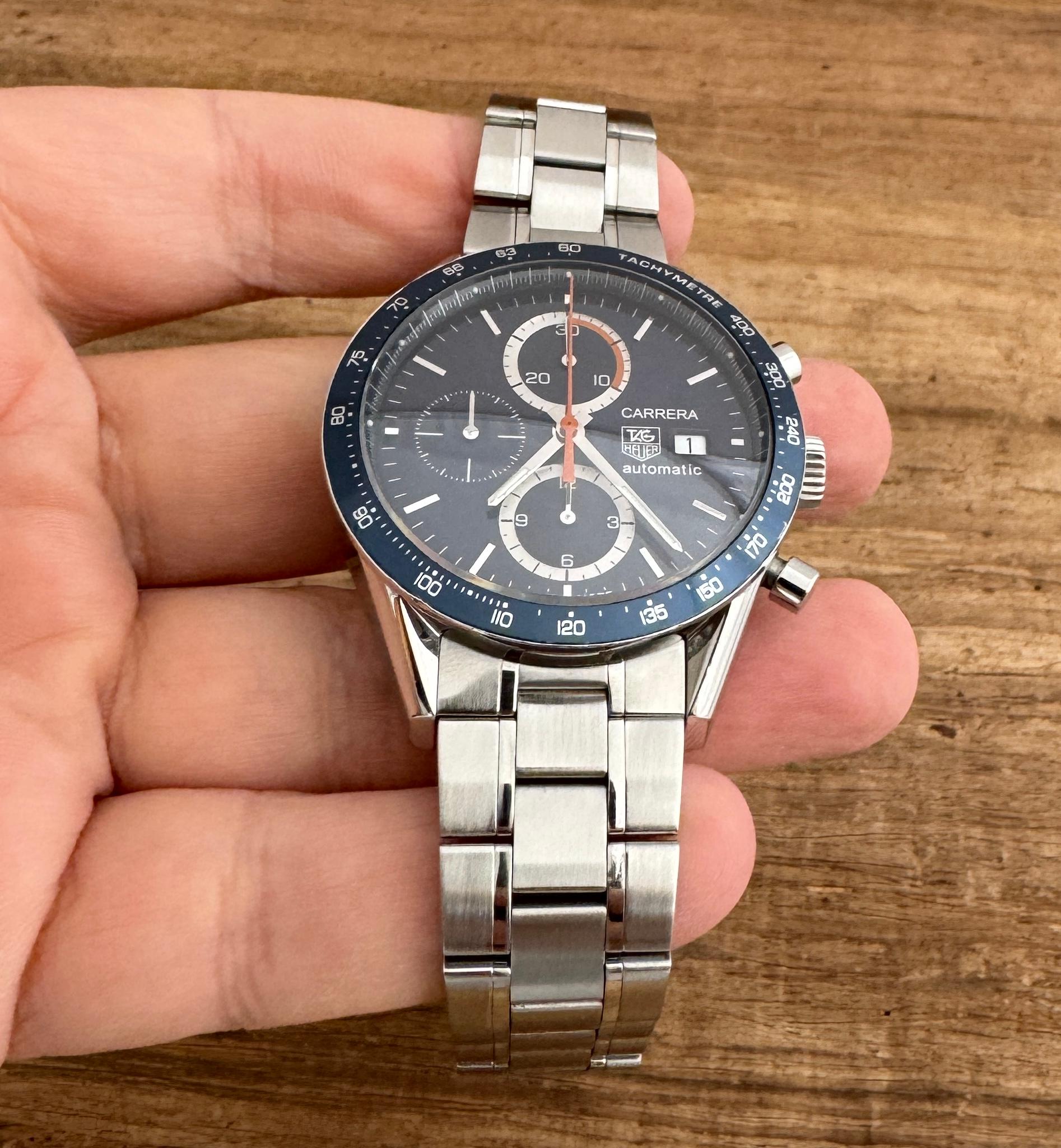 Brand : TAG Heuer

Model: Carrera Calibre 16

Reference Number : cv2015-0

Country Of Manufacture: Switzerland

Movement: Automatic

Case Material: Stainless Steel

Measurements :41mm diameter (excluding crown )x 40mm

Band Type : Stainless Steel