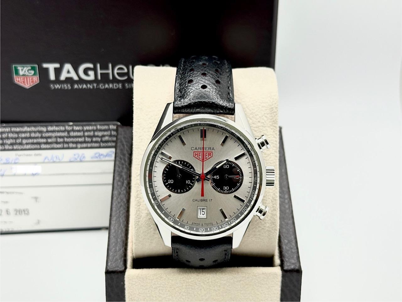 Numéro de style : CV2119.FC6310



Année : 2013

 

Modèle : Tag Heuer Carrera Calibre 17 - Jack Heuer Limited Edition



Matériau du boîtier : Acier inoxydable

 

Bracelet : Cuir noir

 

Lunette : Acier inoxydable

 

Cadran : Argent

 

Cristal