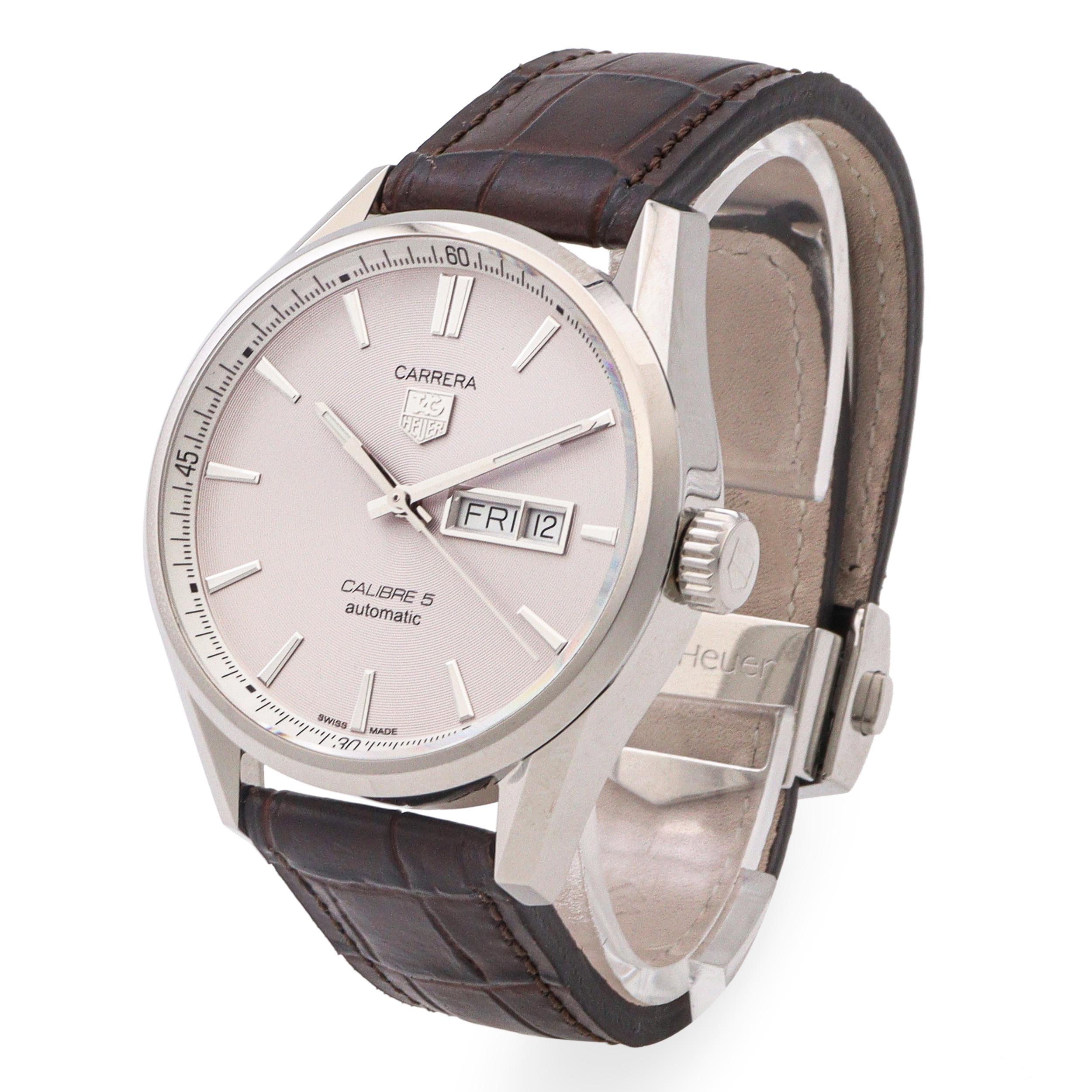 TAG Heuer Carrera Kaliber 5 Skeleton Tag Datum Automatik Herrenuhr im Zustand „Neu“ im Angebot in New York, NY