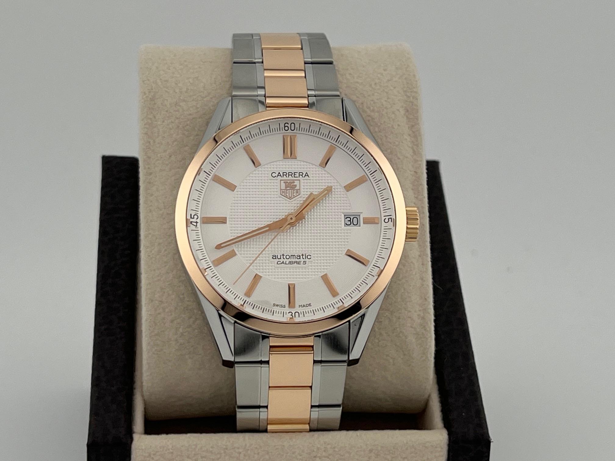 Modell-Nummer: WV215E

Seriennummer: WRB****
 
Modell: TAG Heuer Carrera Kaliber 5
 
MATERIAL des Gehäuses: Rostfreier Stahl 
 
Band: 18k Rose Gold & Edelstahl 
 
Lünette: 18k Rose Gold
 
Zifferblatt: Silber 
 
Kristall: Saphir 
 
Gehäusegröße: