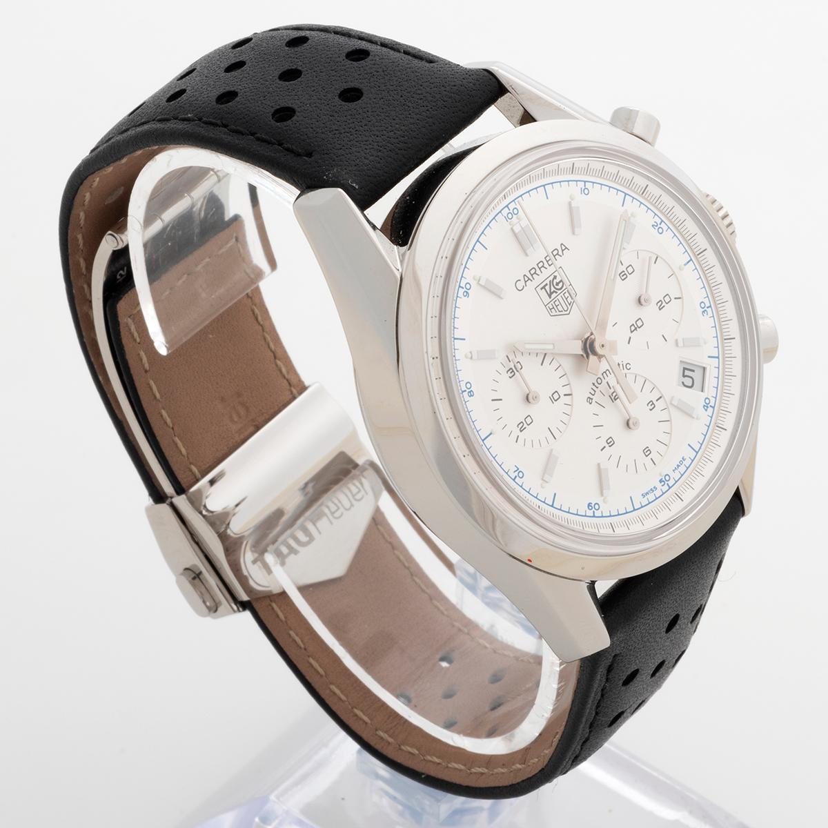 A rare and underrated reference, our neo vintage Tag Heuer Carrera Chronograph, reference CV2110-0 features a calibre 17 automatic movement with date housed in a 39mm case. The white dial with blue accent and date function make for a vintage style
