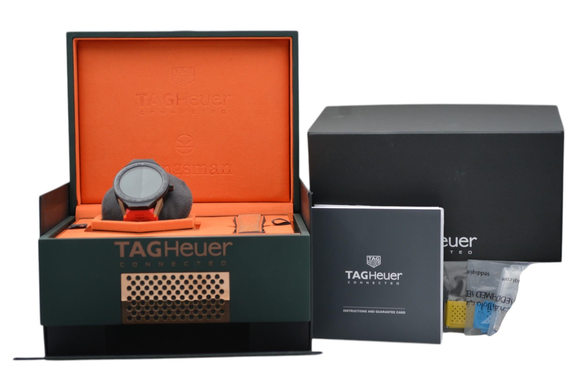 Die Uhr ist in einem sehr guten Zustand und funktioniert einwandfrei. Es weist leichte Gebrauchsspuren auf.  Sie wird mit 4 zusätzlichen Armbändern original von Tag Heuer geliefert. Die Uhr wird mit der Originalbox und -dokumenten sowie einer AGS