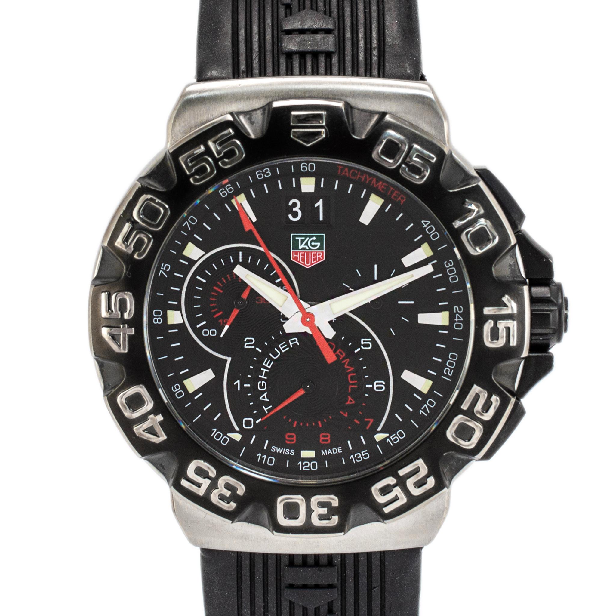 Marca: TAG Heuer

Sexo: Hombres

Tipo de meta: Acero inoxidable

Diámetro: 43,00 mm

Peso: 115,04 gramos

Reloj de caballero TAG HEUER de acero inoxidable y fabricación suiza, con caja original. Se probó el metal y se determinó que era acero