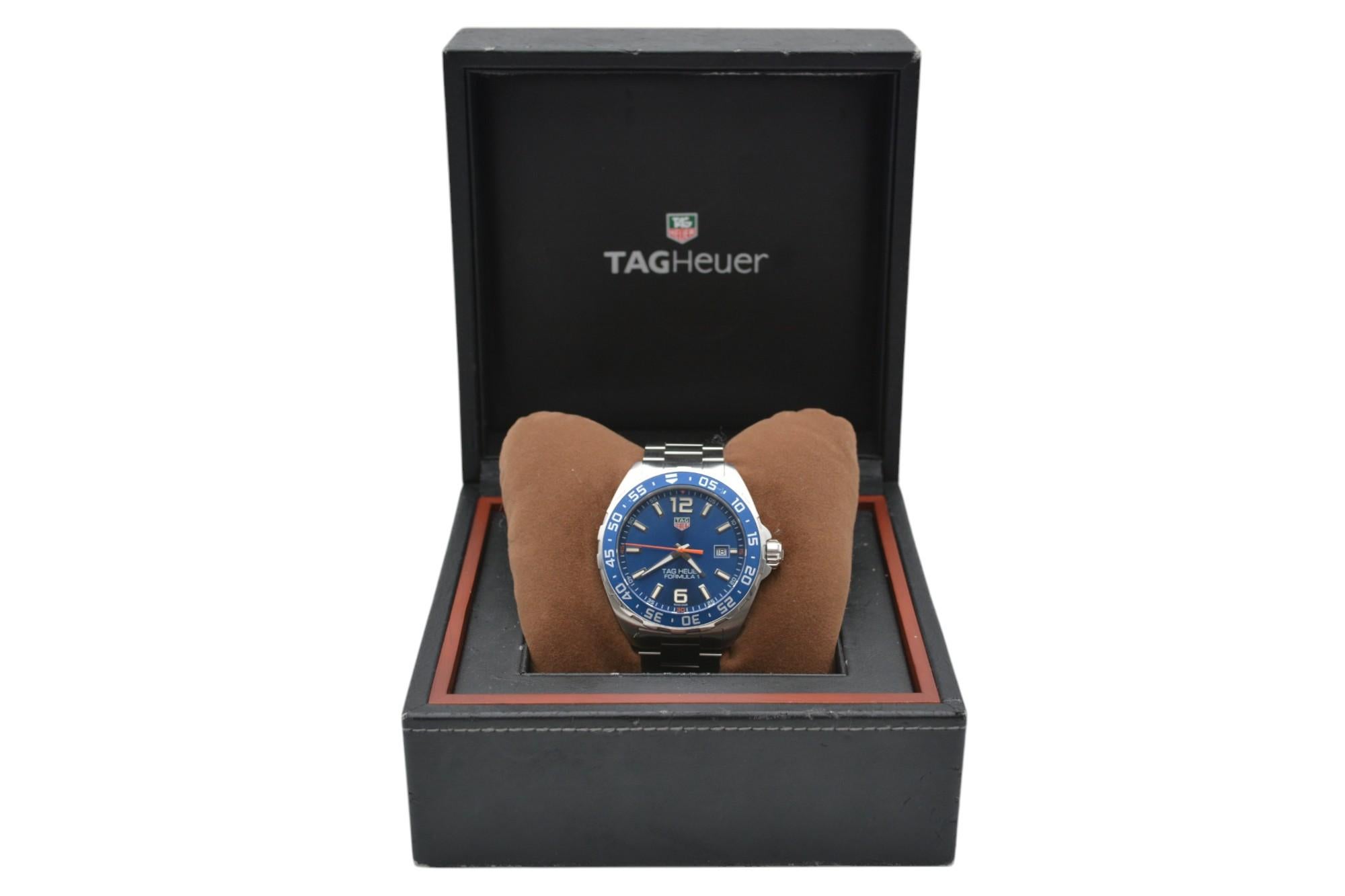 The watch is in a very good condition, it has professional polish and it’s working well. It shows slight signs of wear. The watch comes with the original box, along with an AGS Jewelry warranty card. For more information about delivery, warranty and