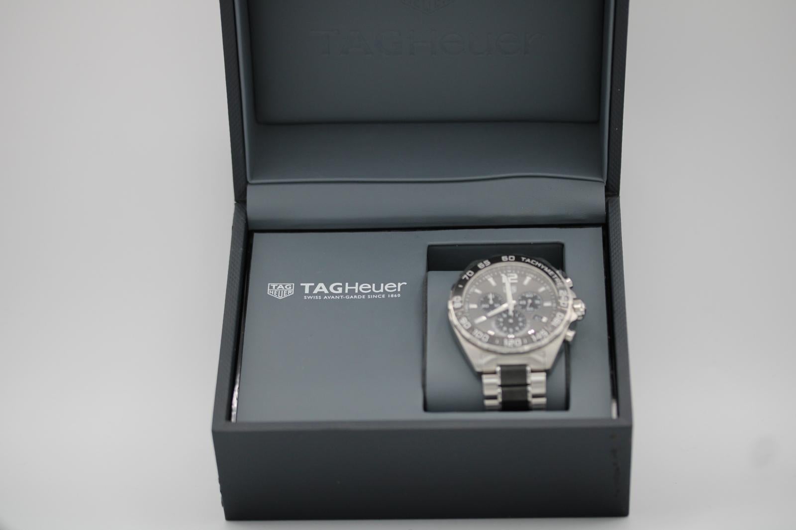 Tag Heuer Formula 1 Quartz Chronograph CAZ1011.BA0843  43mm Acier inoxydable et céramique  Cadran gris soleil  En boîte

Robuste et élégant, le chronographe à quartz Tag Heuer Formula 1 (modèle CAZ1011.BA0843) est doté d'un cadran gris brillant et