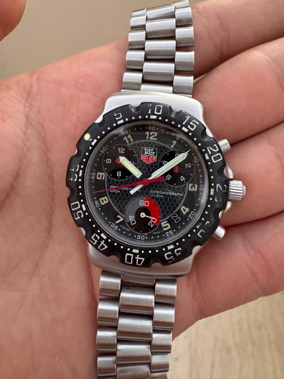  Description
Brand: TAG Heuer

Model: Formula 1

Reference Number: CA1211-1

Country Of Manufacture: Switzerland

Movement: Quartz

Case Material: Stainless steel

Measurements : Case width: 37 mm. (without crown)

Band Type : Stainless steel

Band