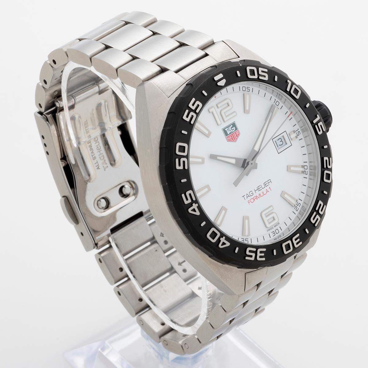 Our discontinued quartz Tag Heuer Formula 1 reference WAZ111 features a 41mm stainless steel case with stainless steel bracelet and very attractive white dial. The white dial formula 1 in this configuration looks greta with the traditional green/red