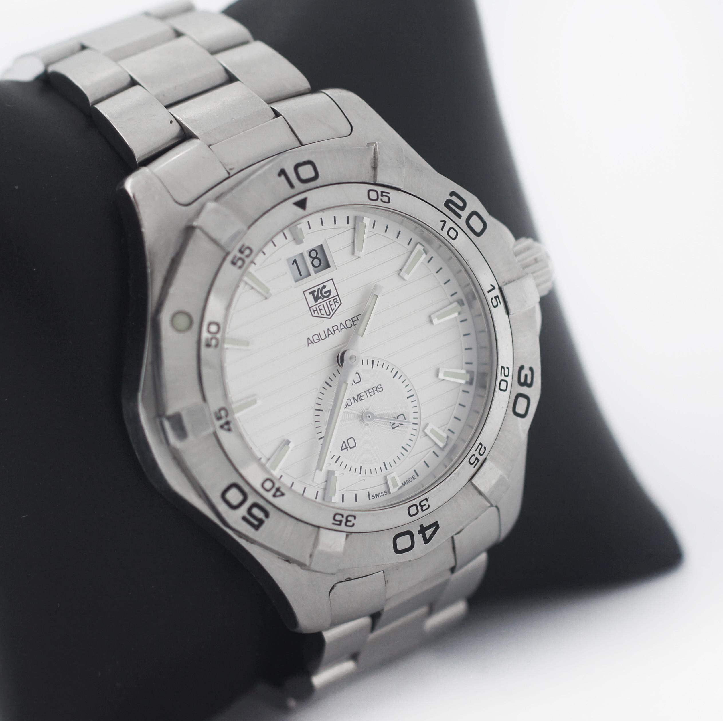 Tag Heuer
Aquaracer
WAF1015
Stainless steel case with a stainless steel link bracelet
Stainless steel bezel
Silver dial with luminous hands and stick hour markers
Minute markers around the outer rim
Luminescent hands and markers
Date display at the
