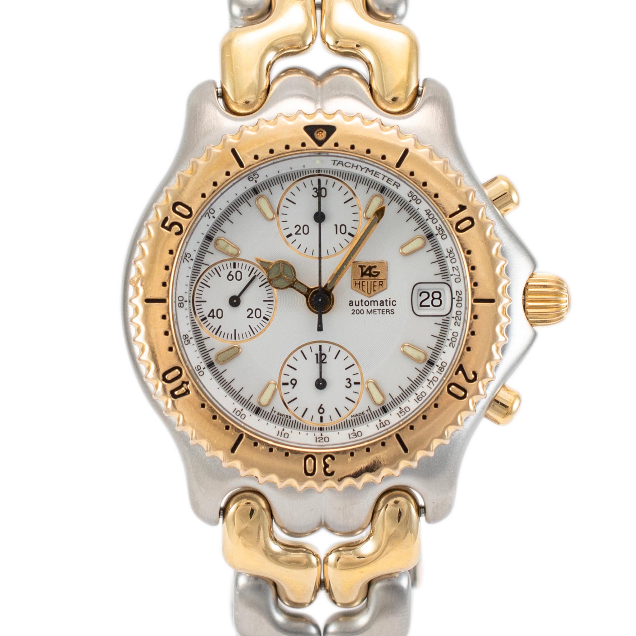 Marque : Tag Heuer

Genre : Unisexe

Type de métal : Acier inoxydable

Diamètre : 39,00 mm

Poids : 147,70 grammes

Une montre TAG HEUER en acier inoxydable de fabrication suisse avec boîte d'origine. Le métal a été testé et il a été déterminé qu'il