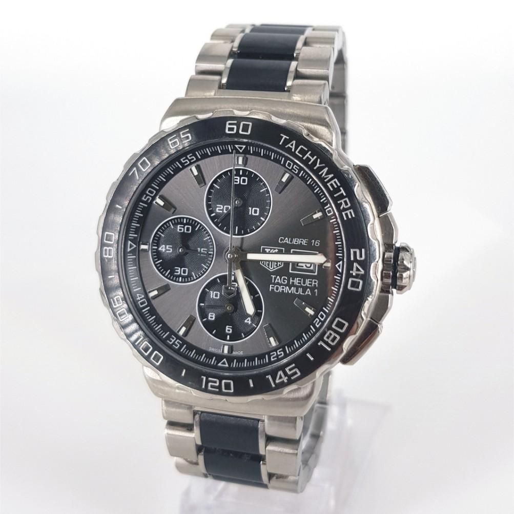 Tag Heuer Men’s Formula 1 Watch – Automatic in Excellent condition. 
Serial Number: WWU0364 Model Number: CAU2010
Year: 2013
Stainless Steel Case measuring 43mm with a Grey Dial & Stainless Steel Strap measuring 53mm.

