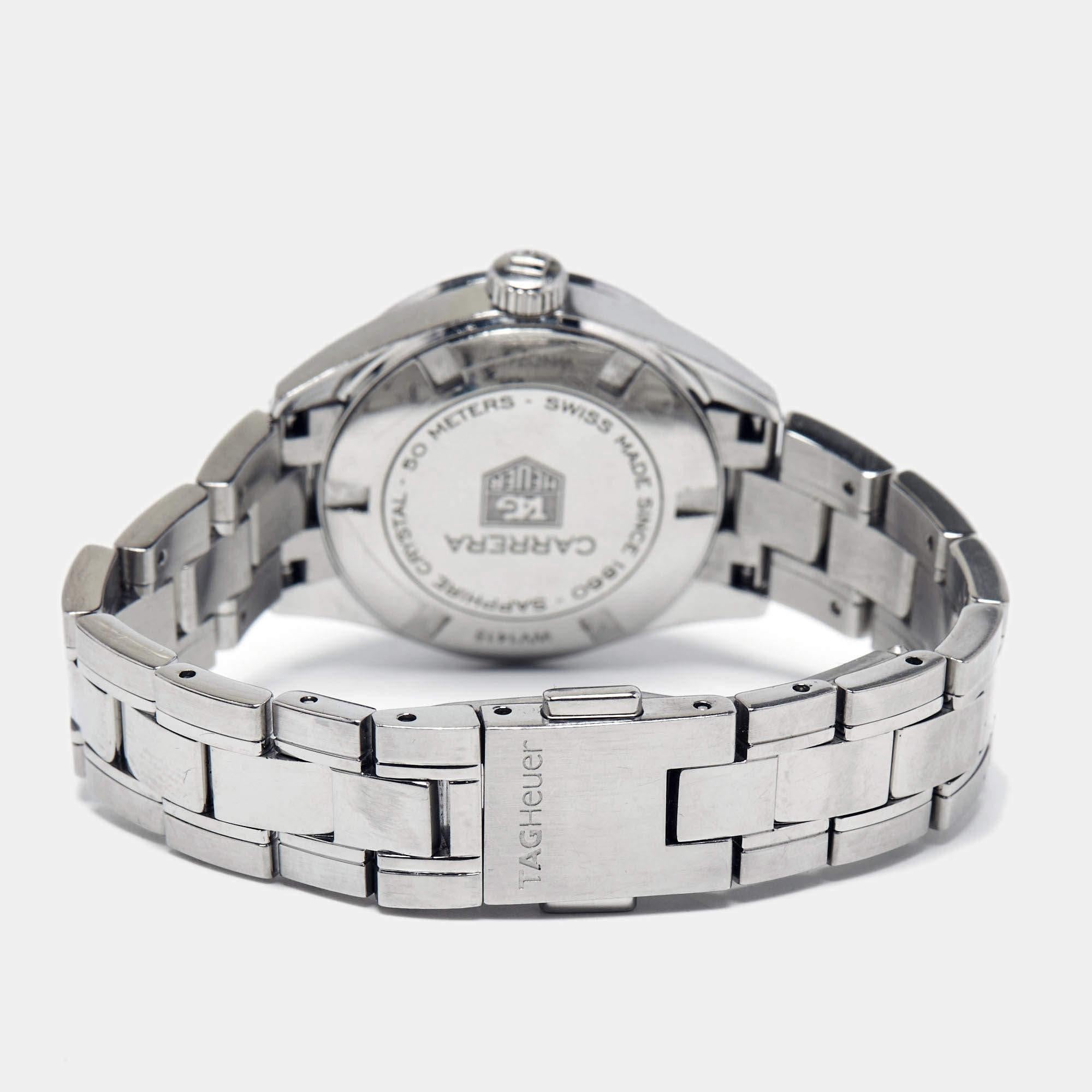 This exquisite watch by Tag Heuer is an epic timepiece for the modern woman. It has a set of linked stainless-steel straps with a strategically weighted case made of stainless steel.

