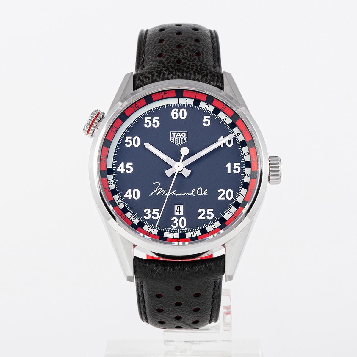 TAG Heuer special edition in which the Carrera model was released in a limited edition dedicated to the iconic boxer Muhammad Ali. Three versions were made, all with a blue dial, one with a steel bracelet and two with a leather strap, one in blue