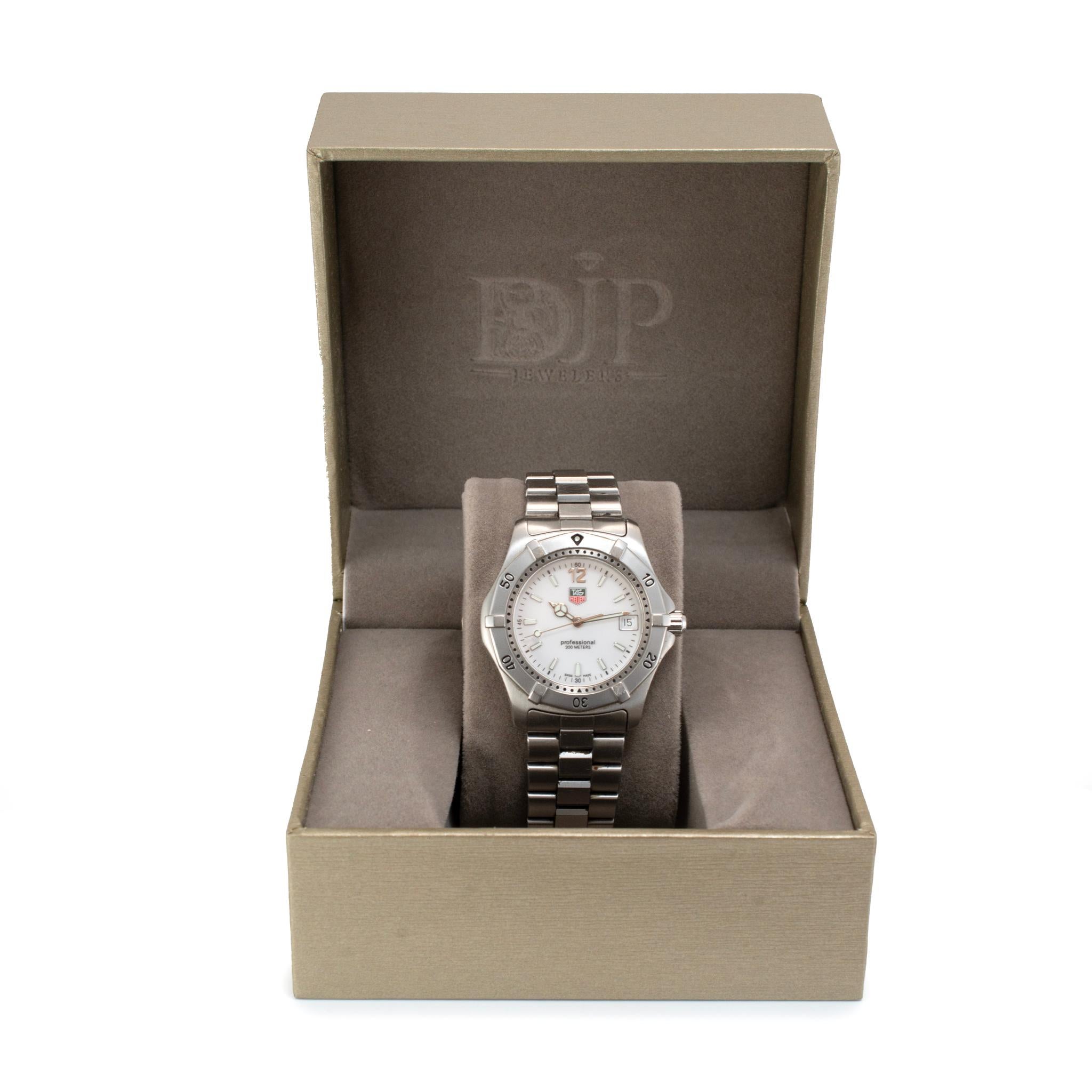 Tag Heuer Professional 2000 38MM WK1111 White Dial Stainless Steel Quartz Watch For Sale 3