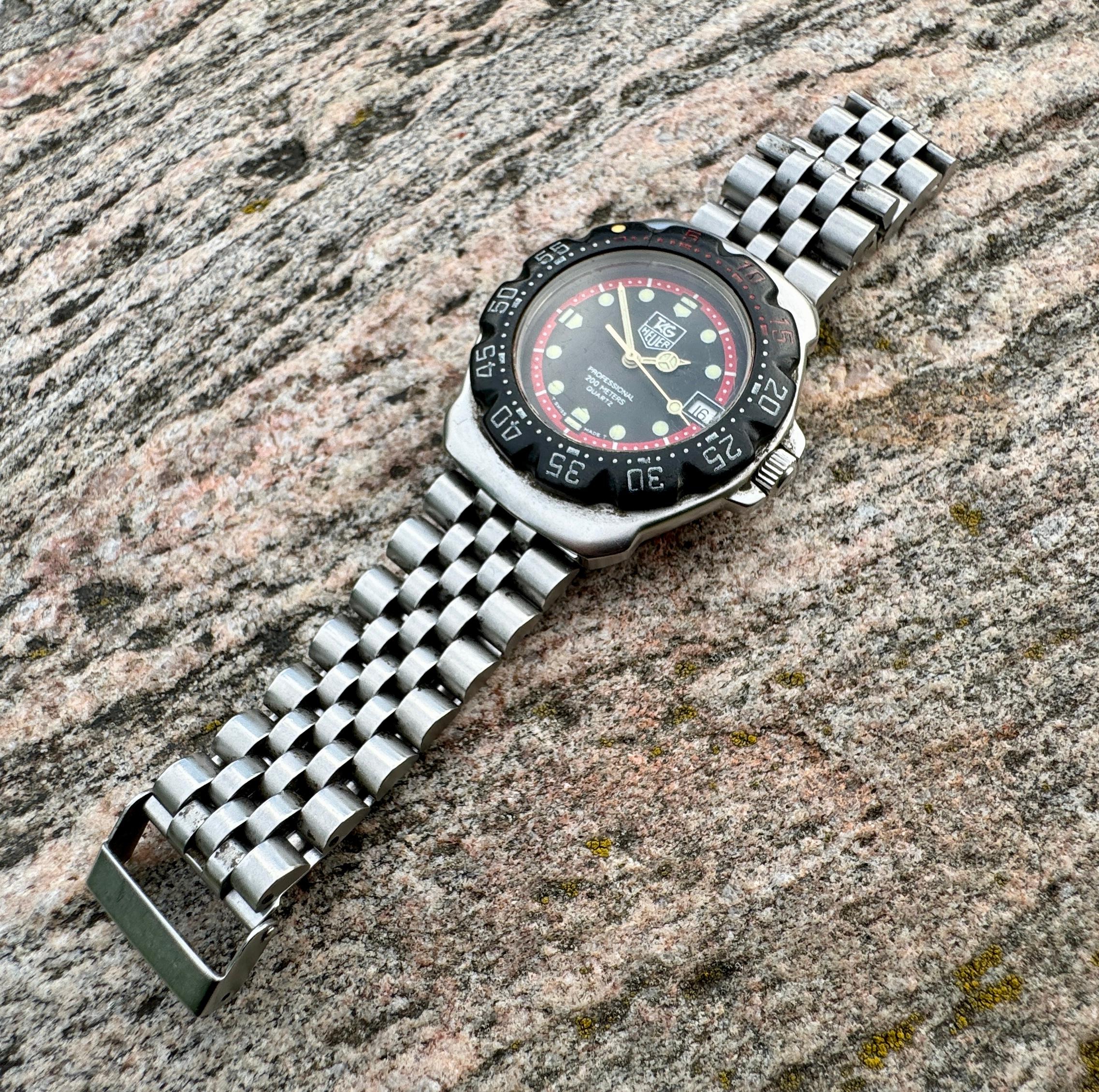 TAG Heuer Professional 200m WG111A Blaue professionelle Edelstahluhr im Zustand „Gut“ in Toronto, CA