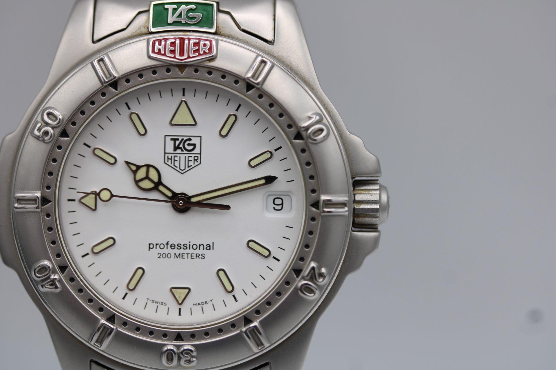 A really good example of this retro Tag Heuer professional 4000 series, the WF1112-0 is a durable iconic watch and it looks the part too.

This Tag Heuer professional  is presented as watch and box only but with our 12 month guarantee this watch has