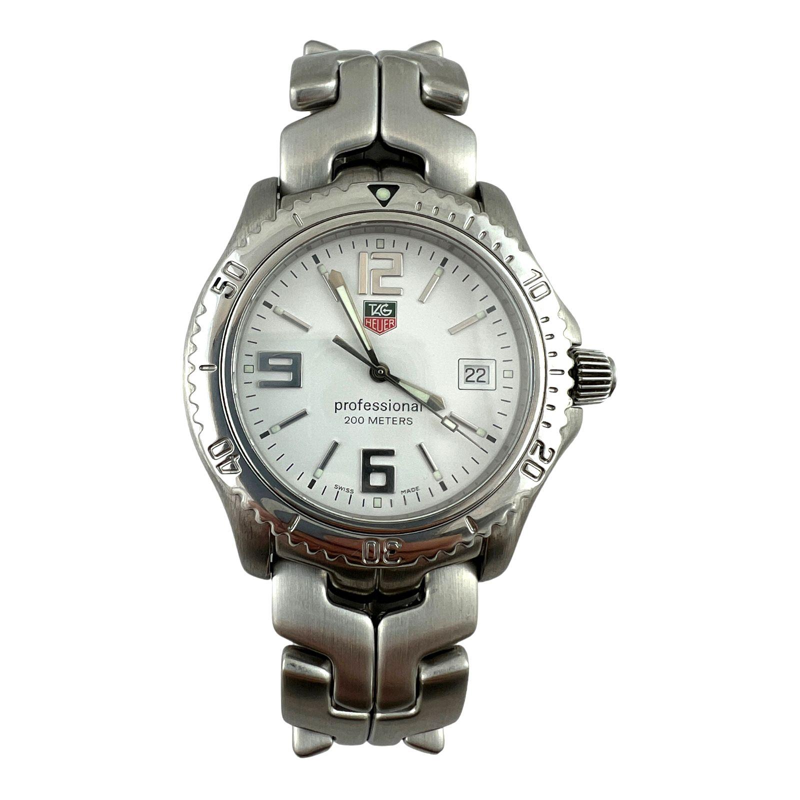 TAG Heuer Professional Watch

Model: WT1114
Serial: US8644

This TAG watch is set in stainless steel

42mm case

White dial with silver markers

Quartz movement

Watch fits up to 6.25