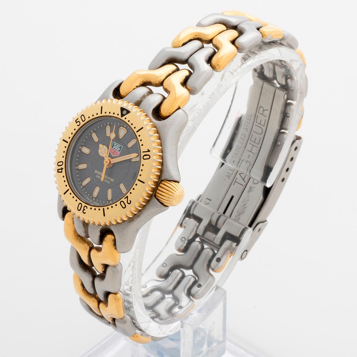 Montre-bracelet Tag Heuer Sports Elegance Ladies Quartz pour femmes Lunette rotative, Yr 1995. Unisexe en vente