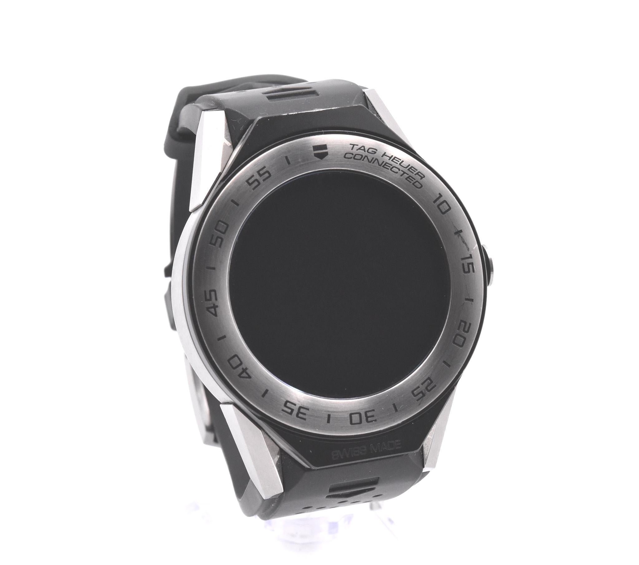 
Movement: quartz, smartwatch
Function: Chronograph, Date, Hour, Minute, Second, Alarm, Timer, GPS, Accelerometer, Gyroscope with Tilt Detection, Ambient Light Sensor, Microphone, NFC Payment Feature, Compatible with Android 4.4+ / IOS 9+ 
Case: